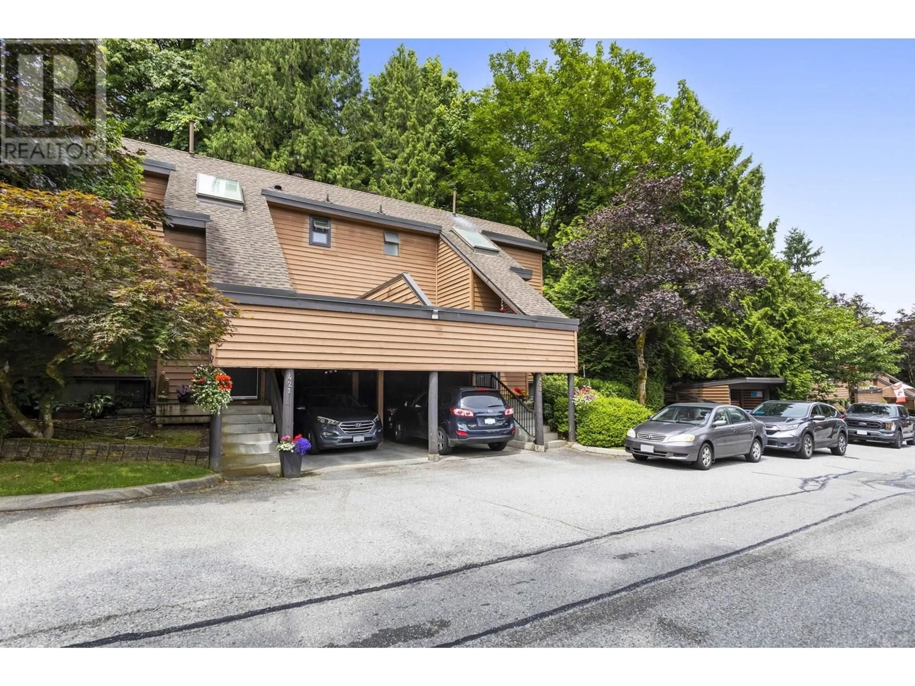 A pic from outside/outdoor area/front of a property/back of a property/a pic from drone, street for 423 CAMBRIDGE WAY, Port Moody British Columbia V3H3V1