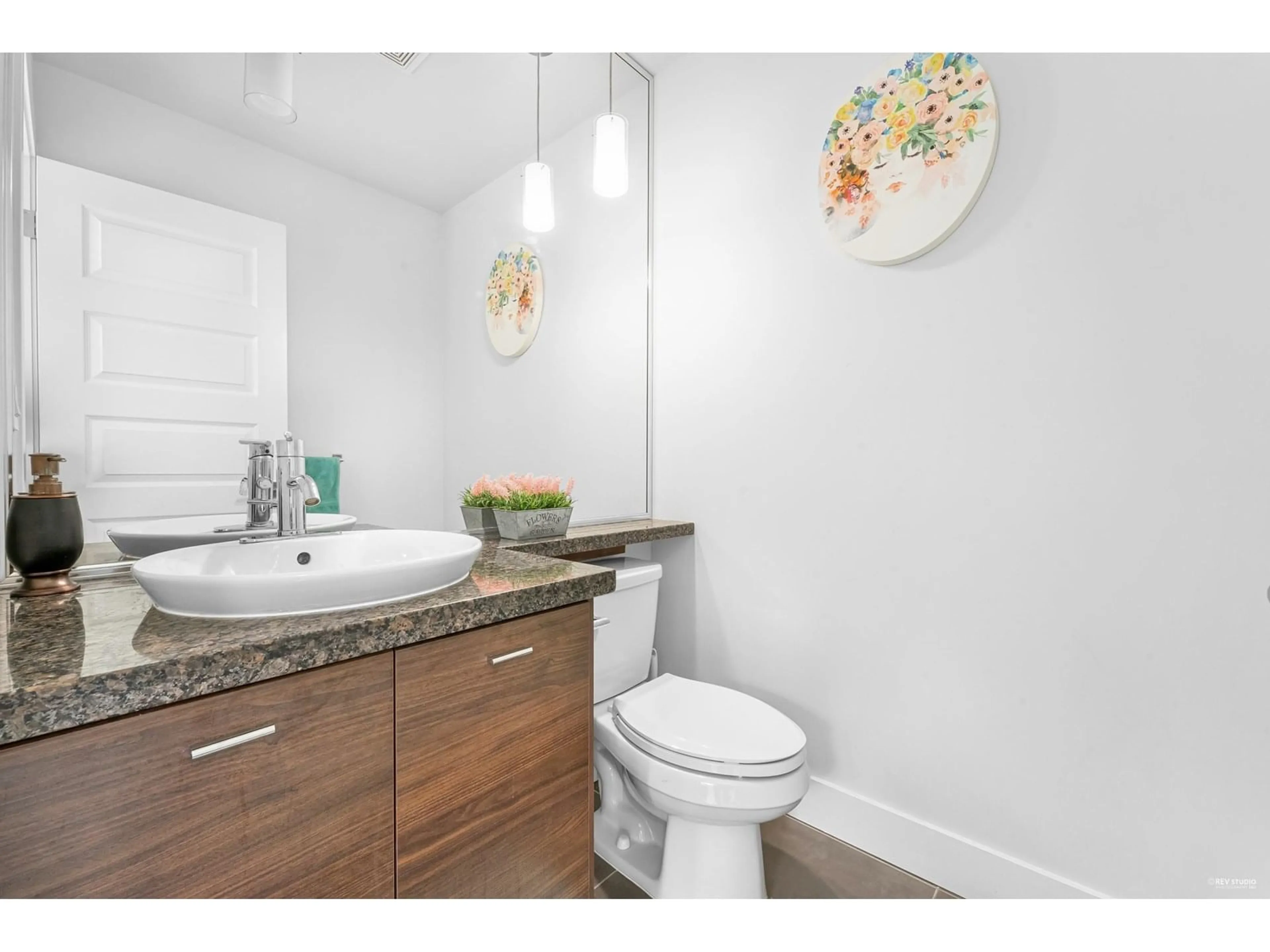 Standard bathroom, ceramic/tile floor for 76 - 6299 144, Surrey British Columbia V3X1A2