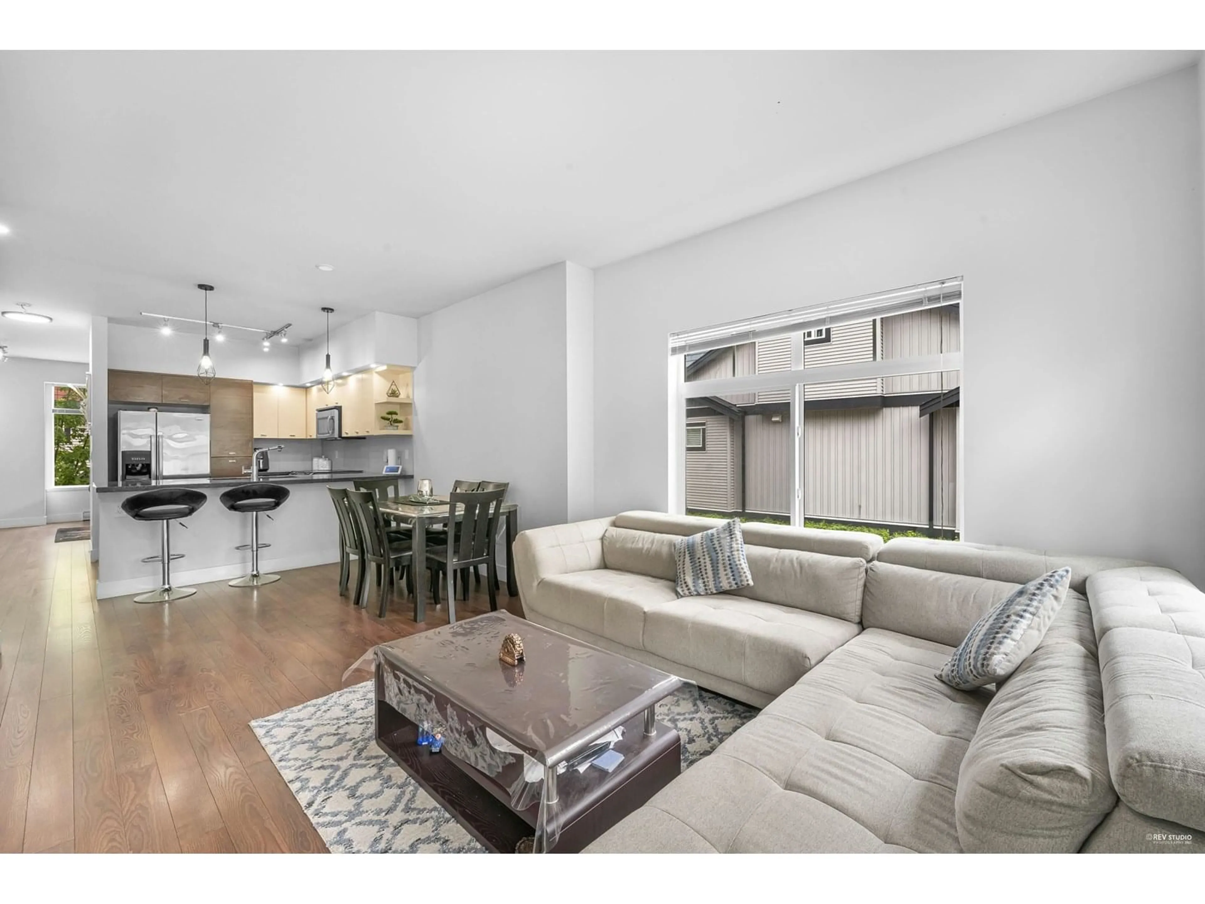 Living room with furniture, unknown for 76 - 6299 144, Surrey British Columbia V3X1A2