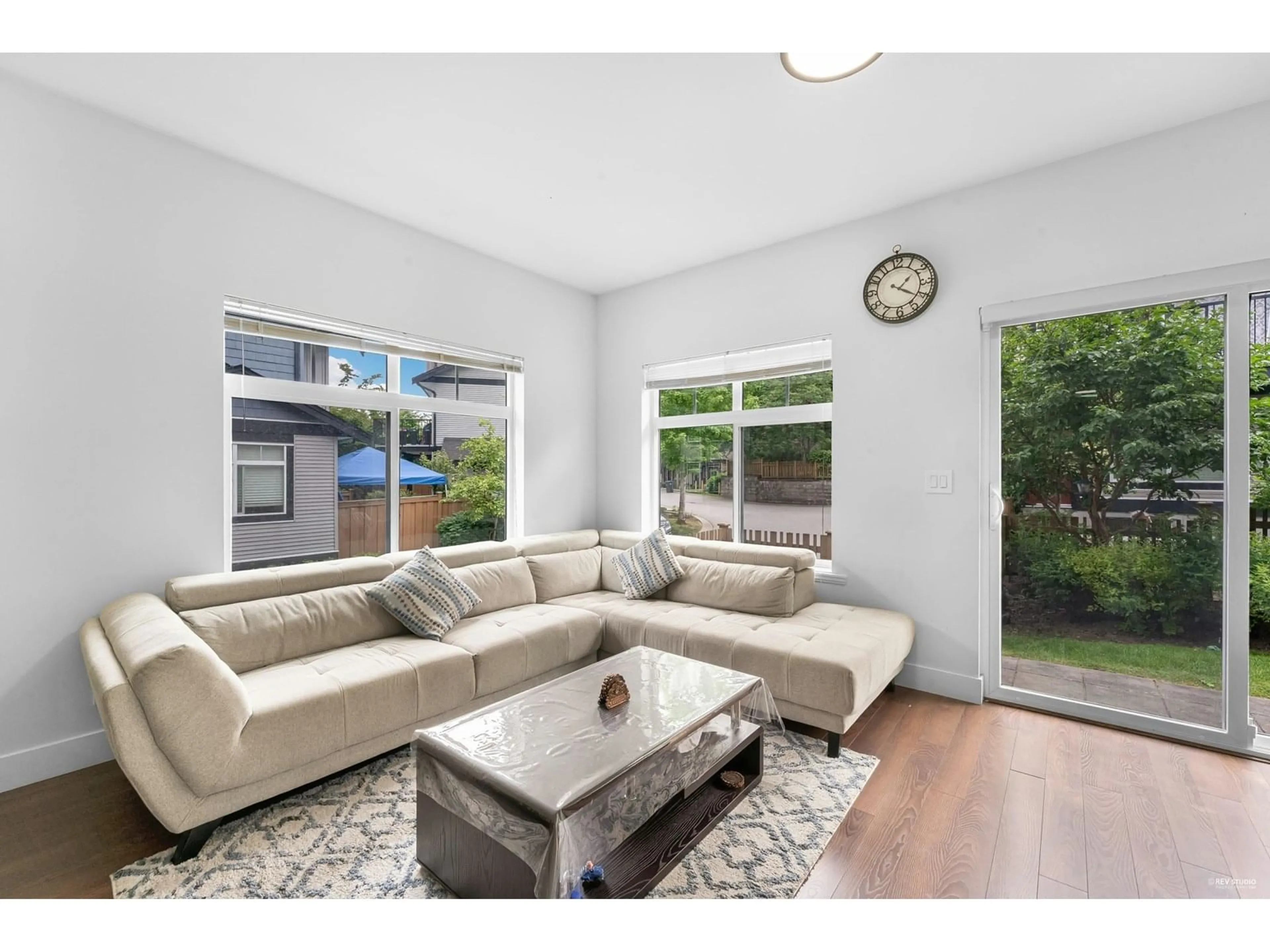 Living room with furniture, unknown for 76 - 6299 144, Surrey British Columbia V3X1A2
