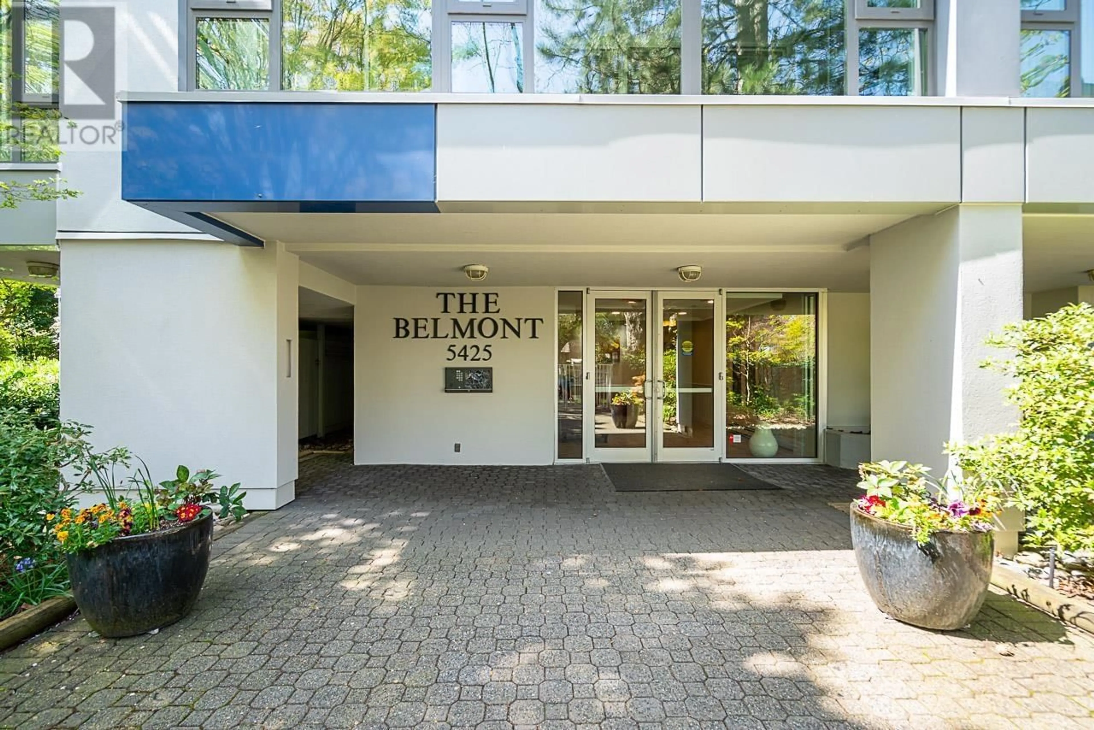 Indoor foyer for 903 - 5425 YEW STREET, Vancouver British Columbia V6M3X7