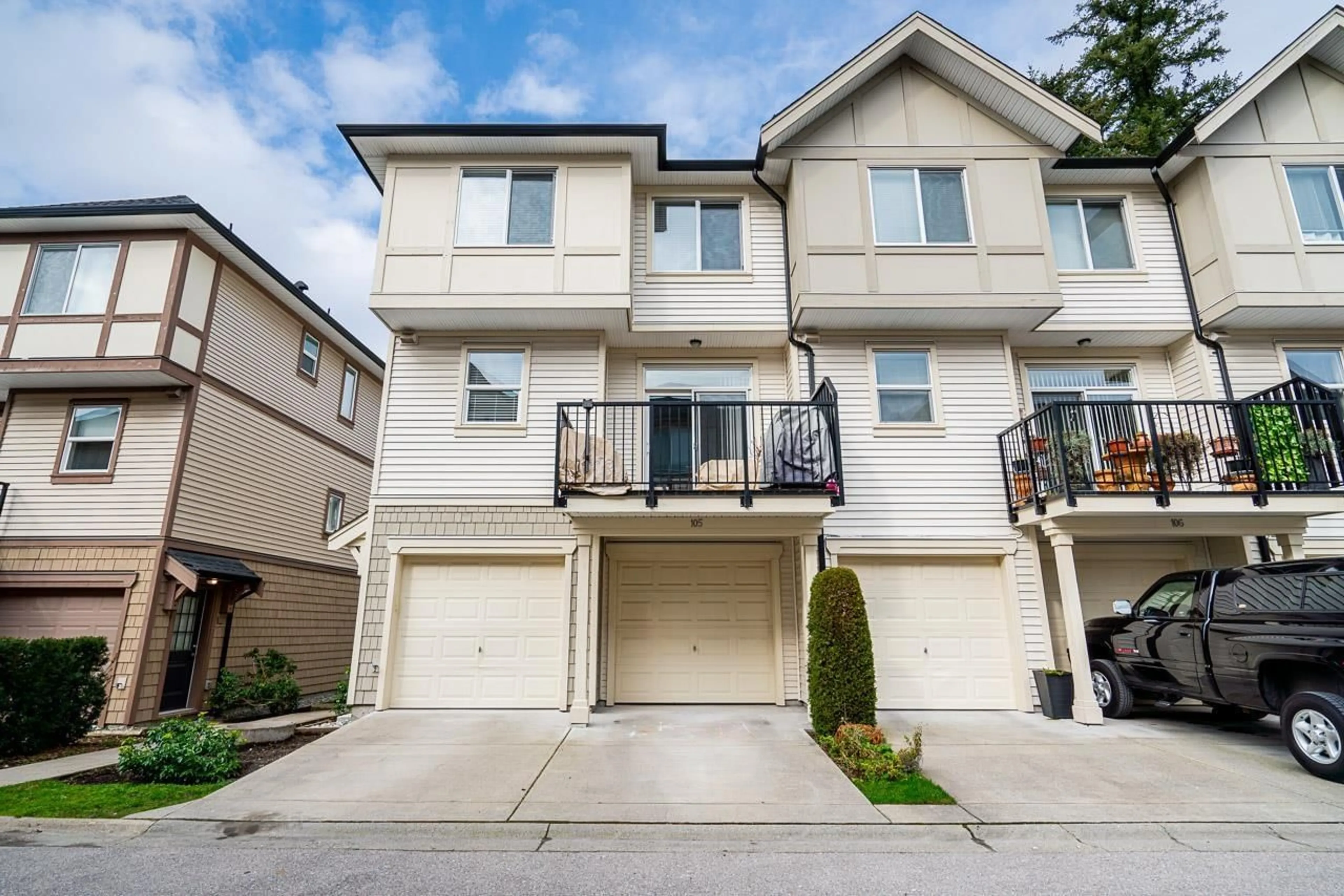 Home with vinyl exterior material, street for 105 - 7848 209, Langley British Columbia V2Y0M4