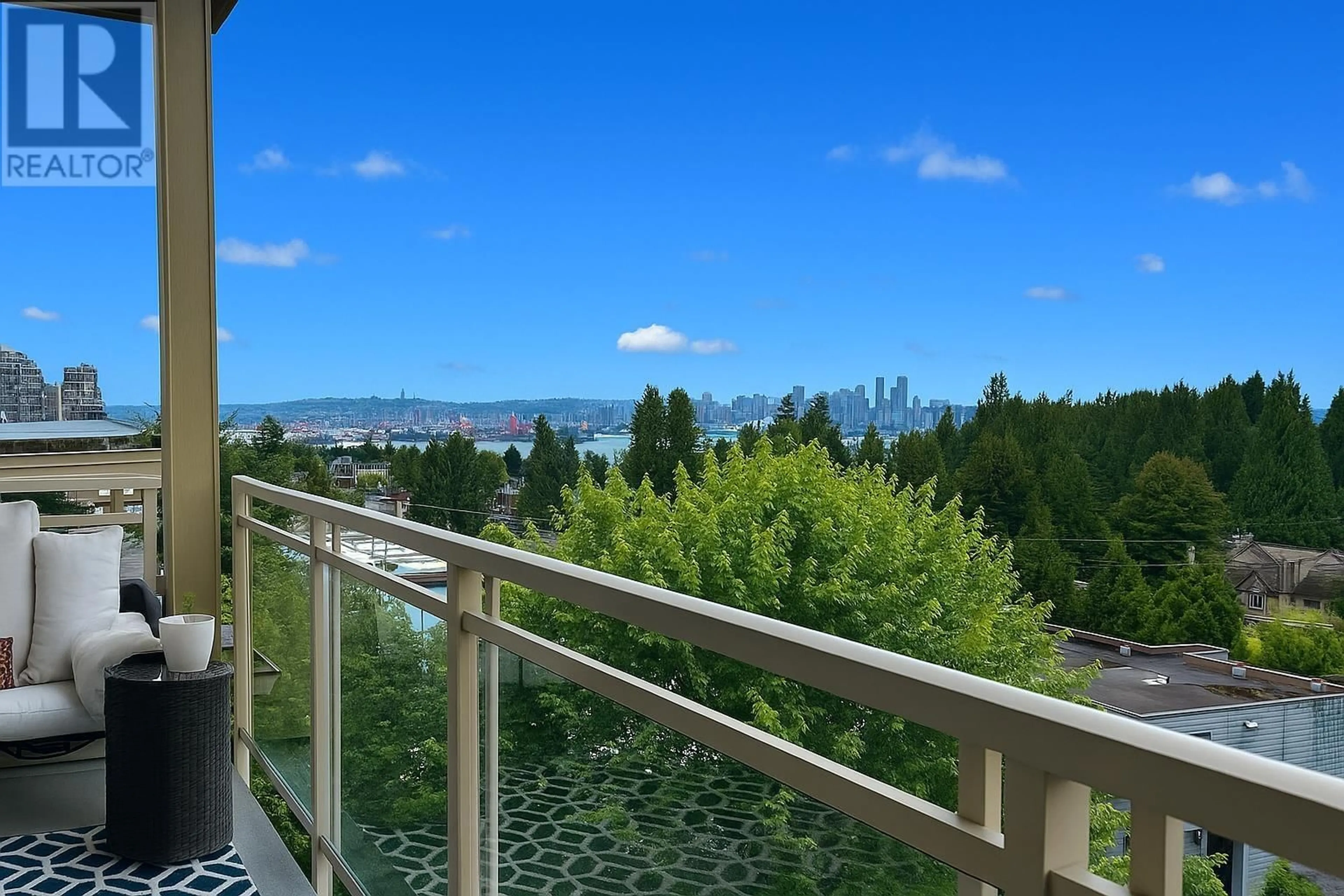 Balcony in the apartment, water/lake/river/ocean view for 507 - 119 22ND STREET, North Vancouver British Columbia V7M0B4