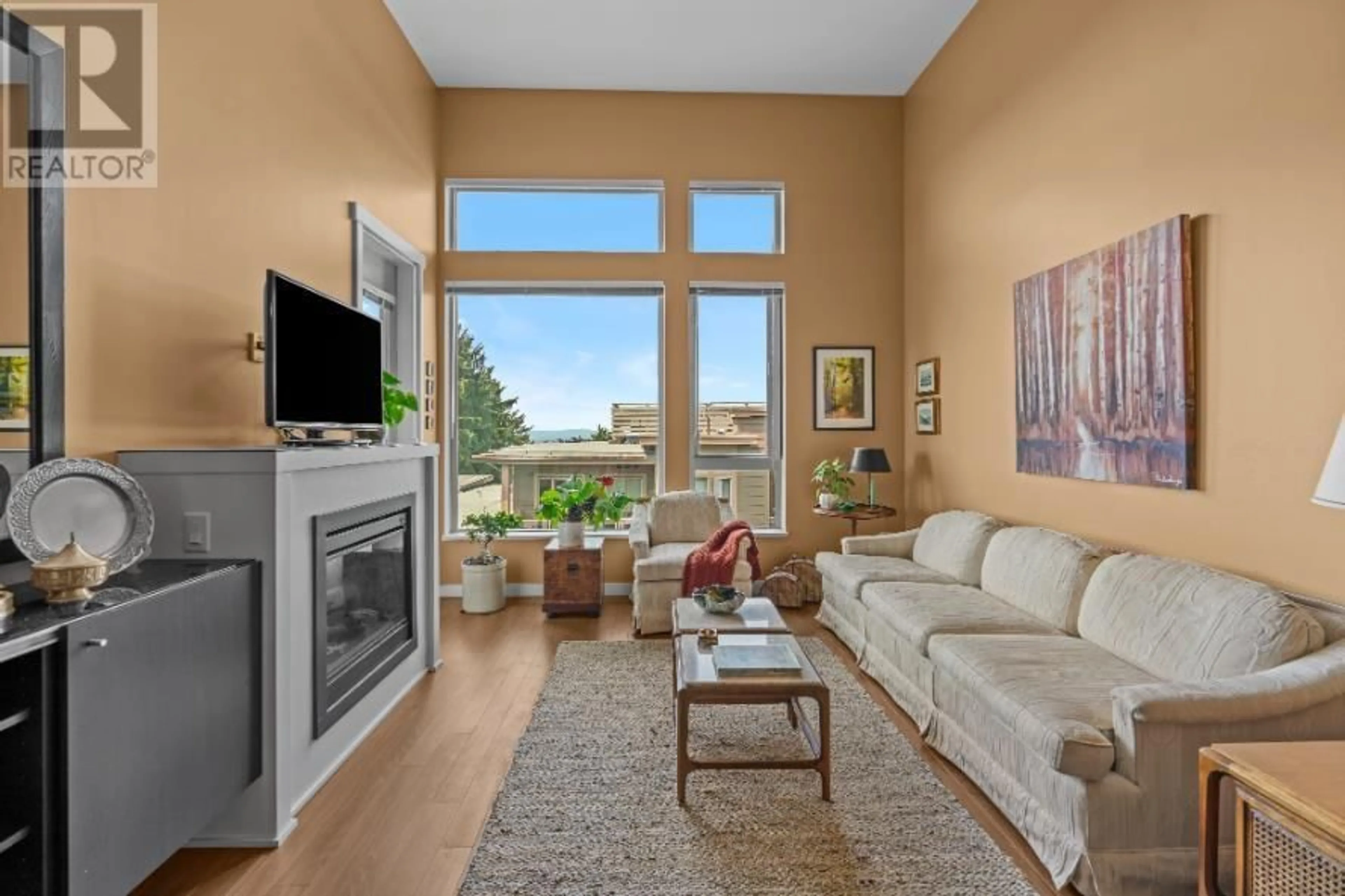 Living room with furniture, unknown for 507 - 119 22ND STREET, North Vancouver British Columbia V7M0B4