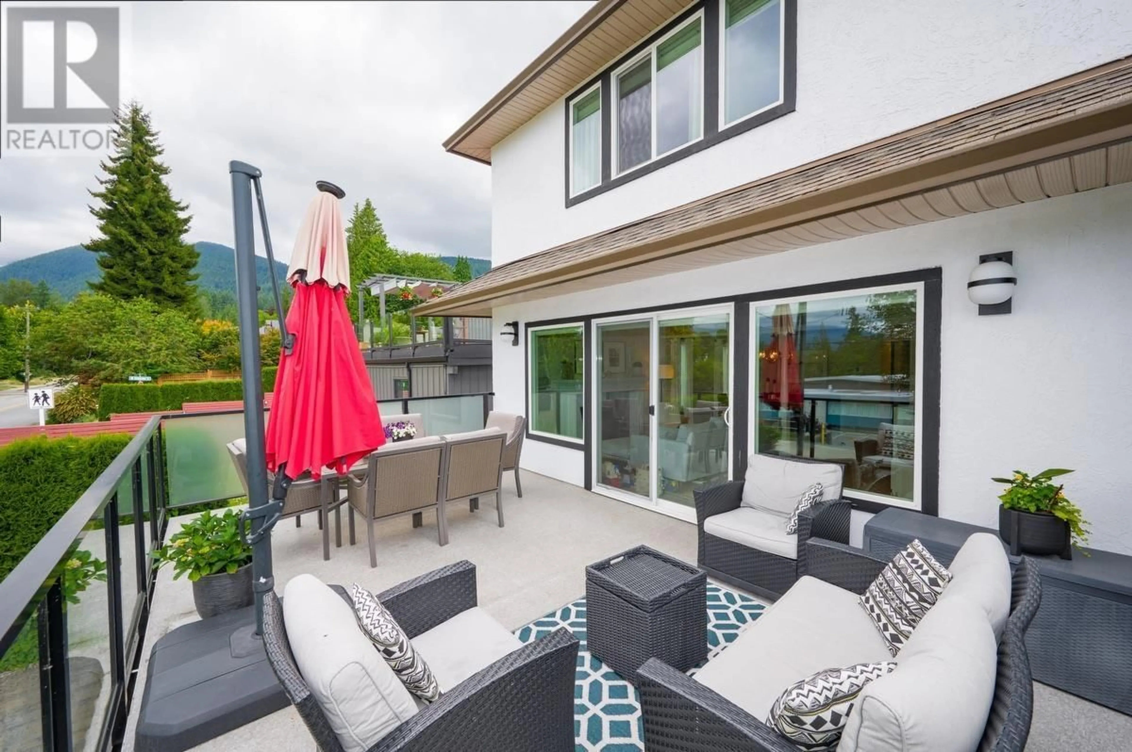 Patio, mountain view for 3338 MAHON AVENUE, North Vancouver British Columbia V7N3T5