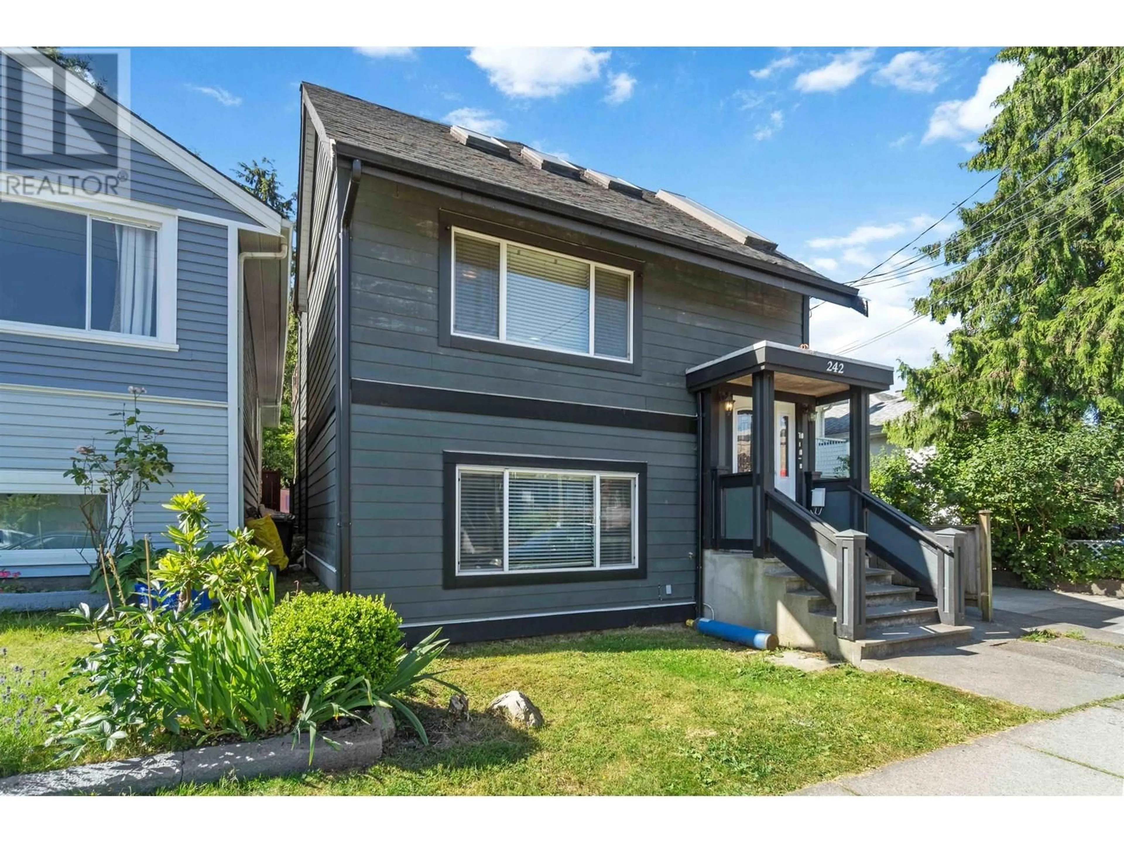 Home with vinyl exterior material, street for 242 26TH AVENUE, Vancouver British Columbia V5V2H3