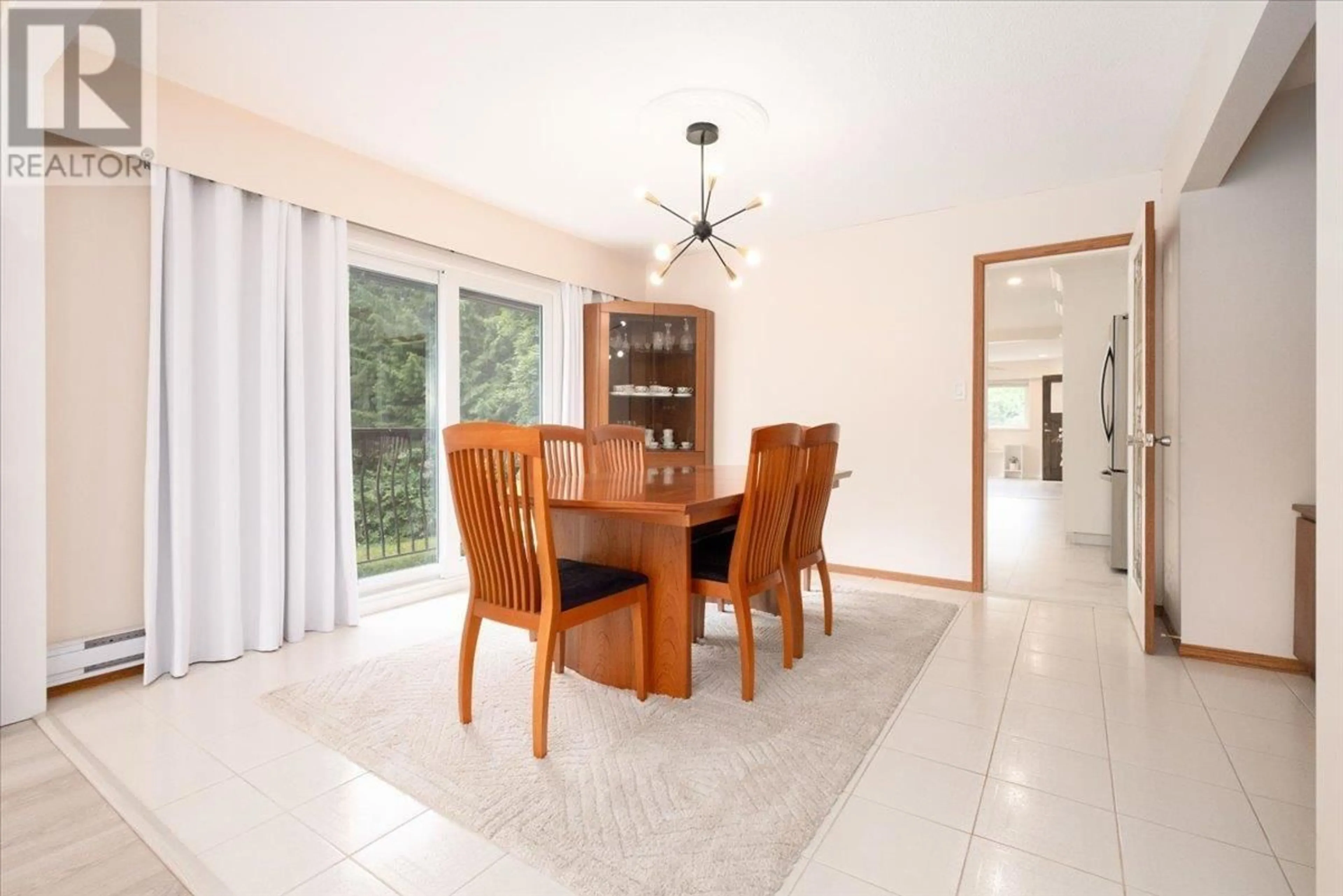 Dining room, ceramic/tile floor for 7101 CURTIS STREET, Burnaby British Columbia V5A1J7