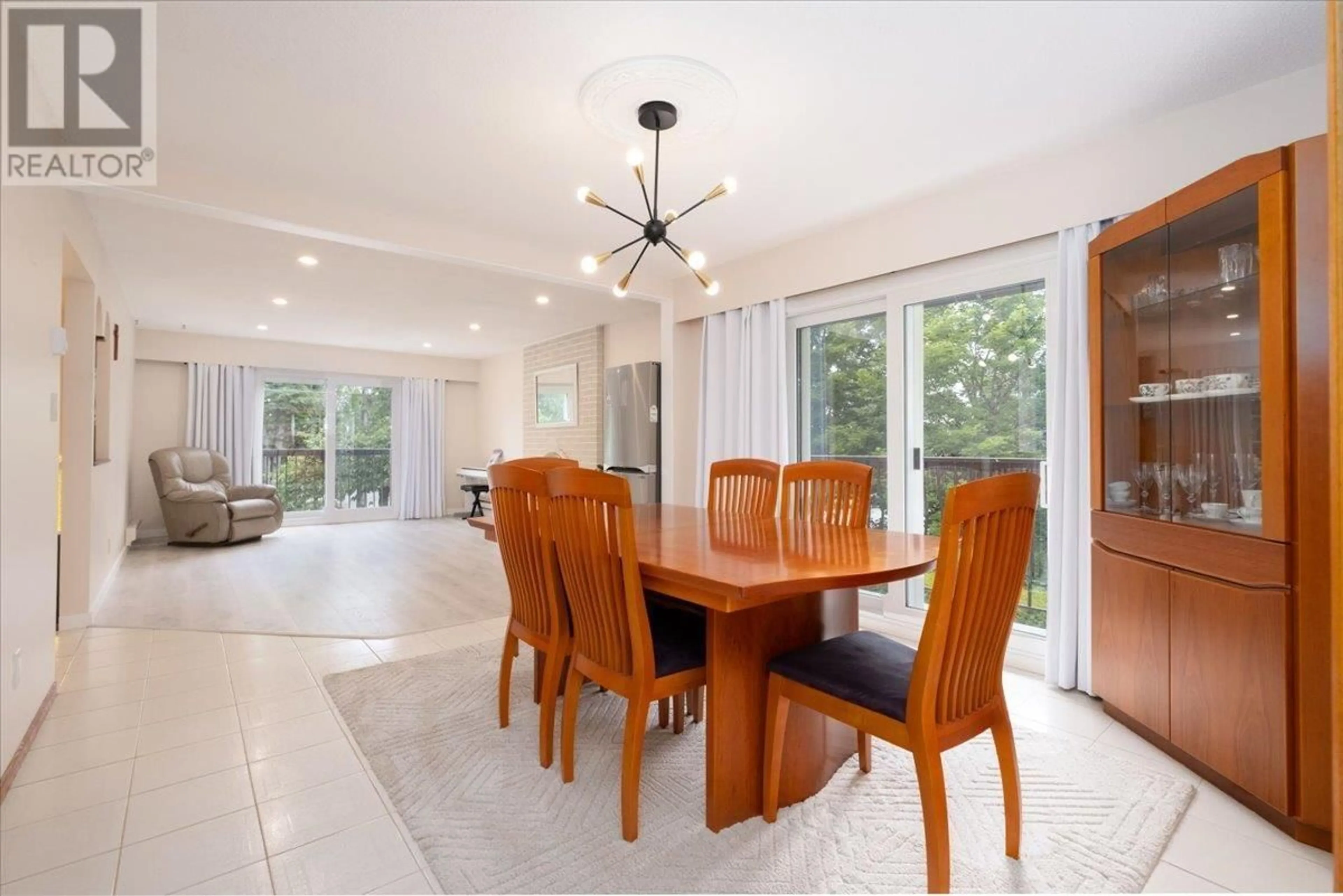 Dining room, ceramic/tile floor for 7101 CURTIS STREET, Burnaby British Columbia V5A1J7
