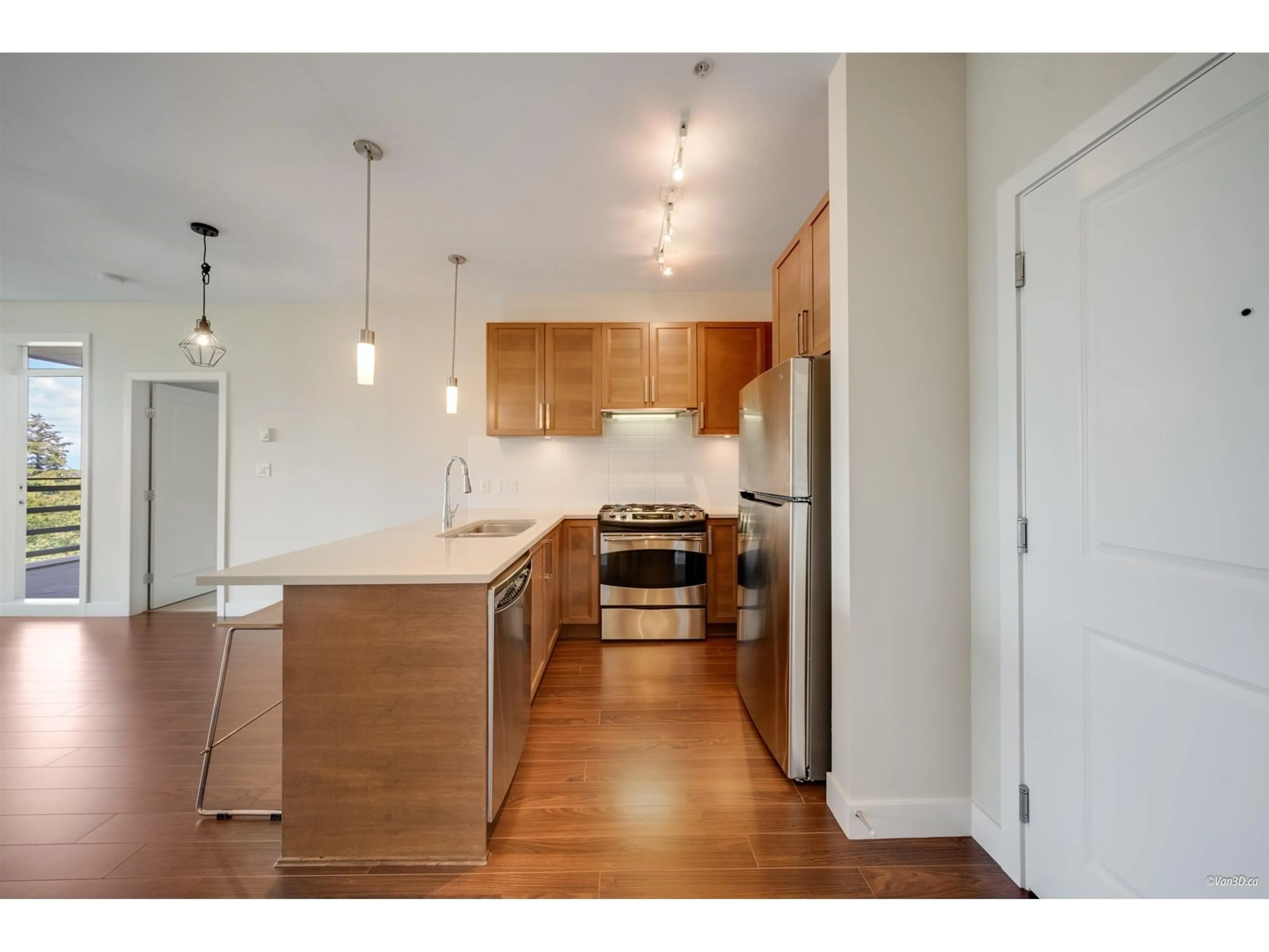 Open concept kitchen, wood/laminate floor for 210 - 15850 26, Surrey British Columbia V3S2N6