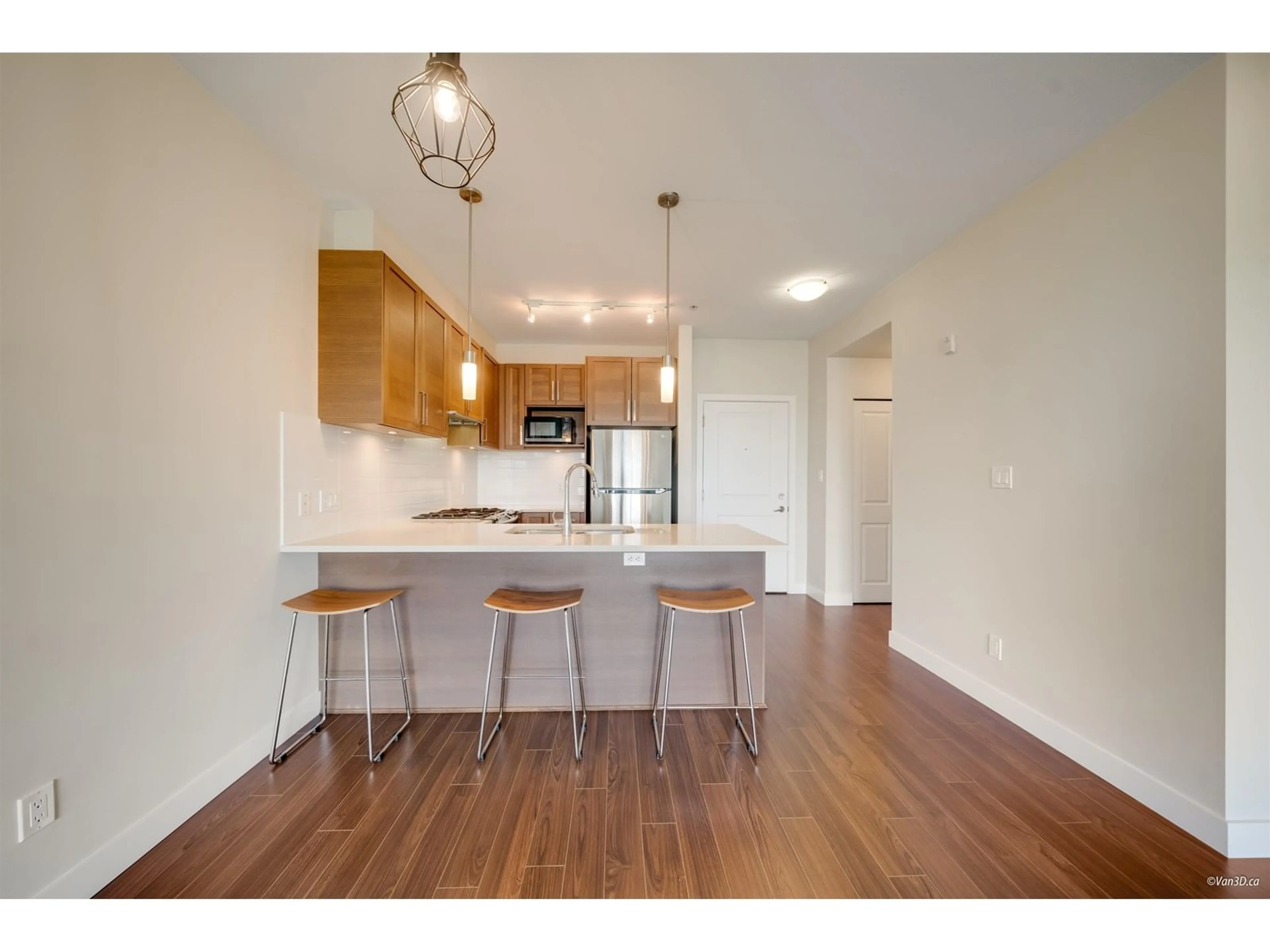 Open concept kitchen, wood/laminate floor for 210 - 15850 26, Surrey British Columbia V3S2N6