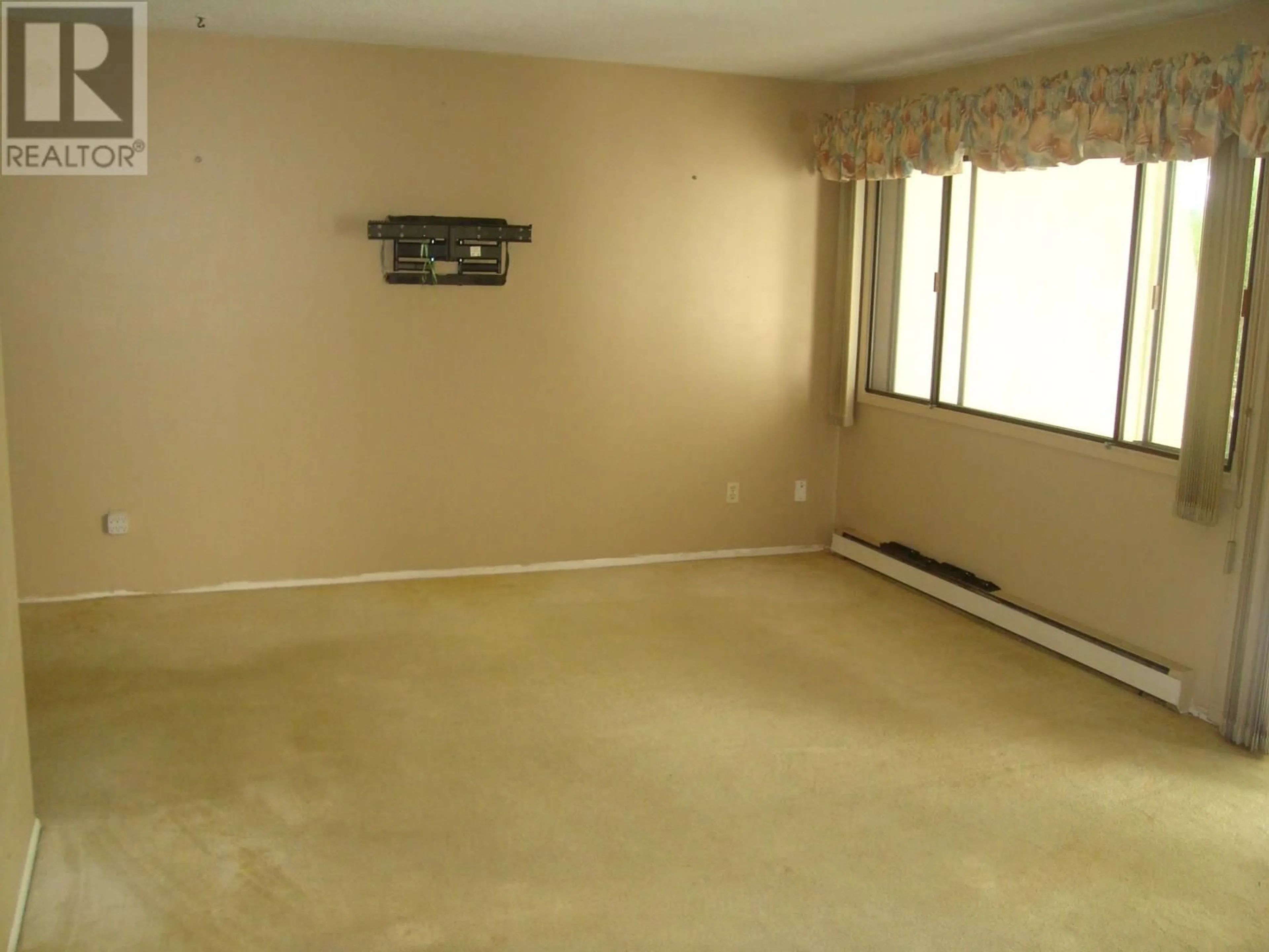 A pic of a room for 3 - 7307 MONTECITO DRIVE, Burnaby British Columbia V5A1R2