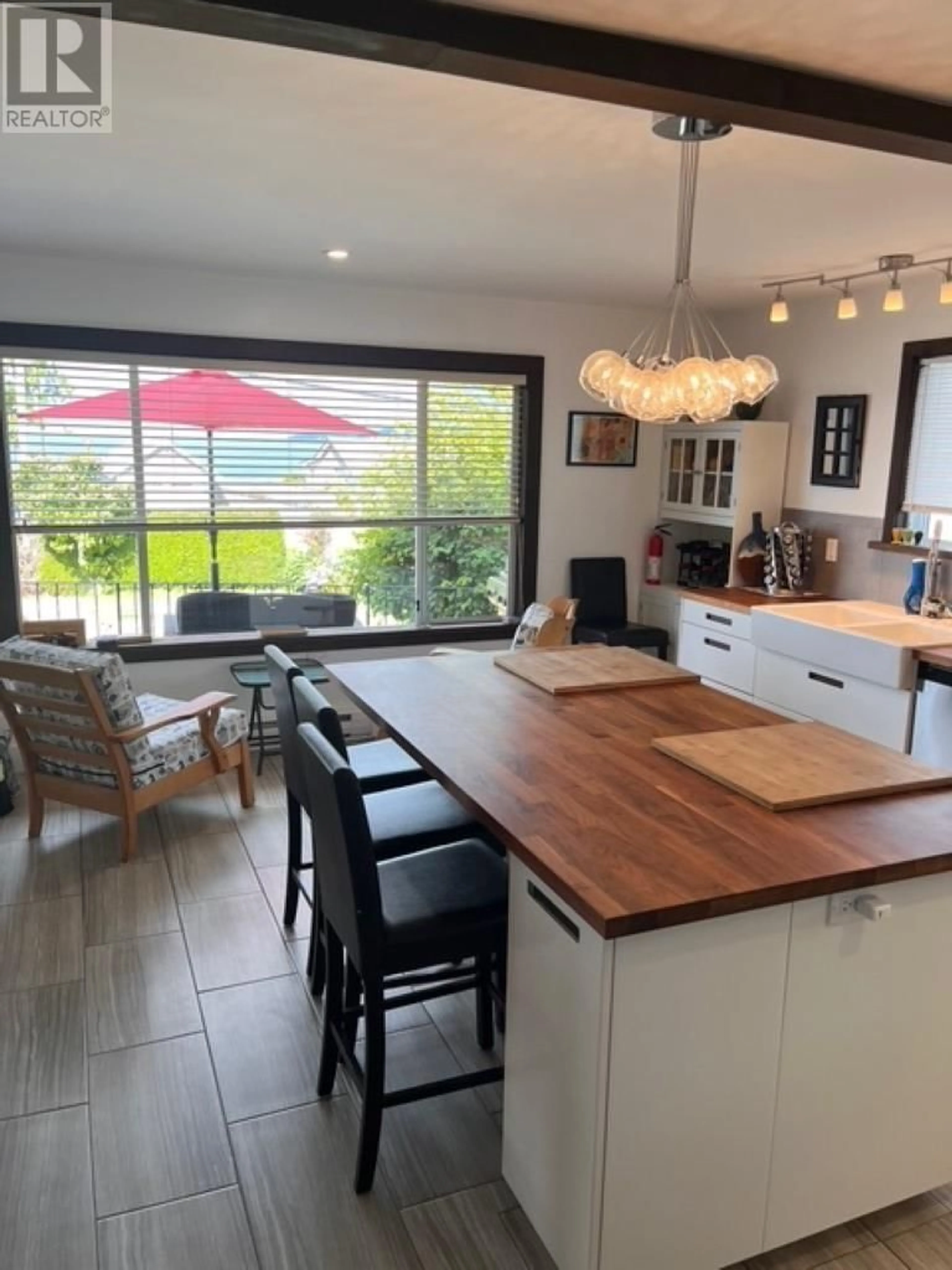 Open concept kitchen, wood/laminate floor for 4808 SUNSHINE COAST HIGHWAY, Sechelt British Columbia V7Z0G3