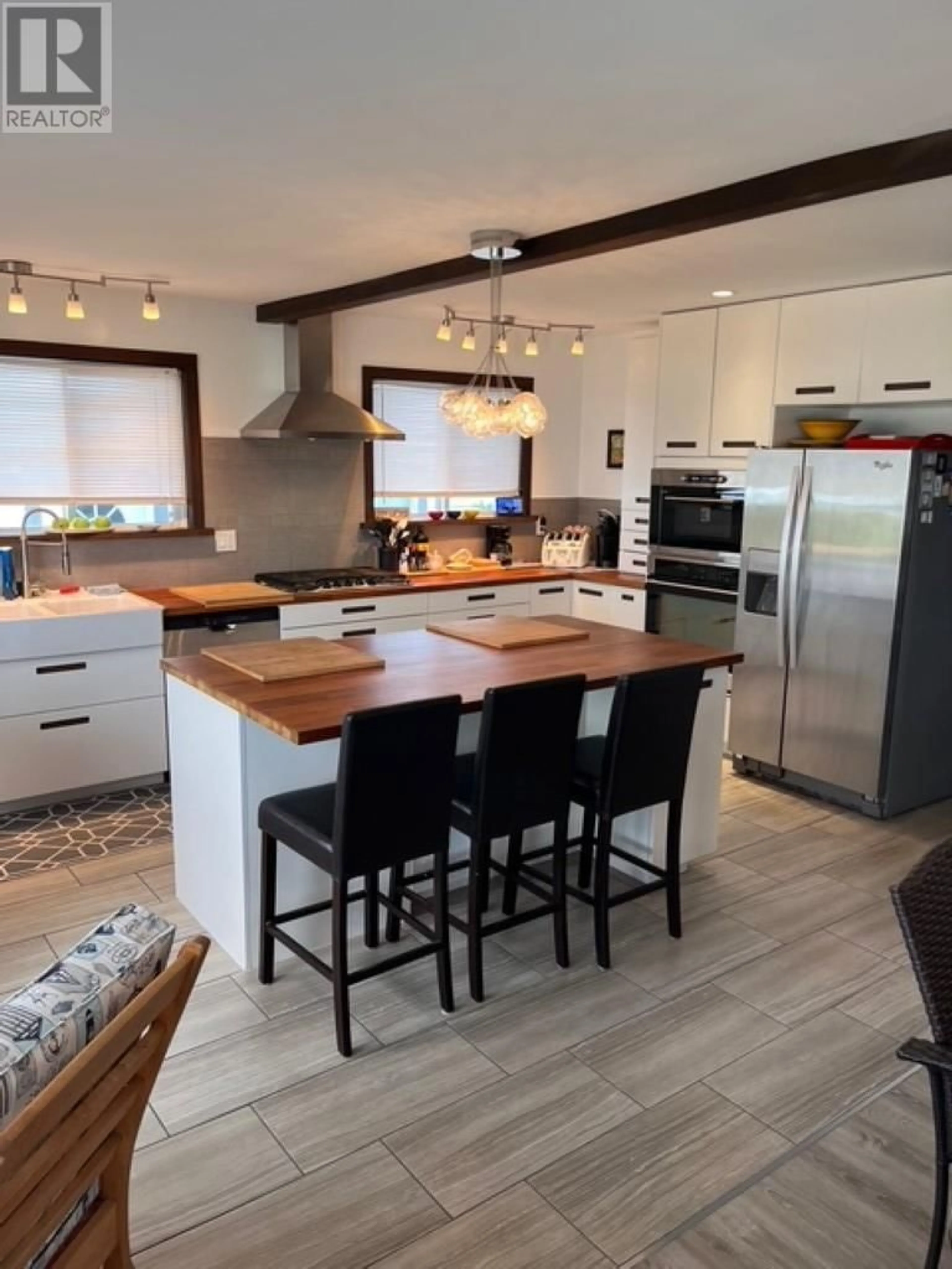 Open concept kitchen, unknown for 4808 SUNSHINE COAST HIGHWAY, Sechelt British Columbia V7Z0G3