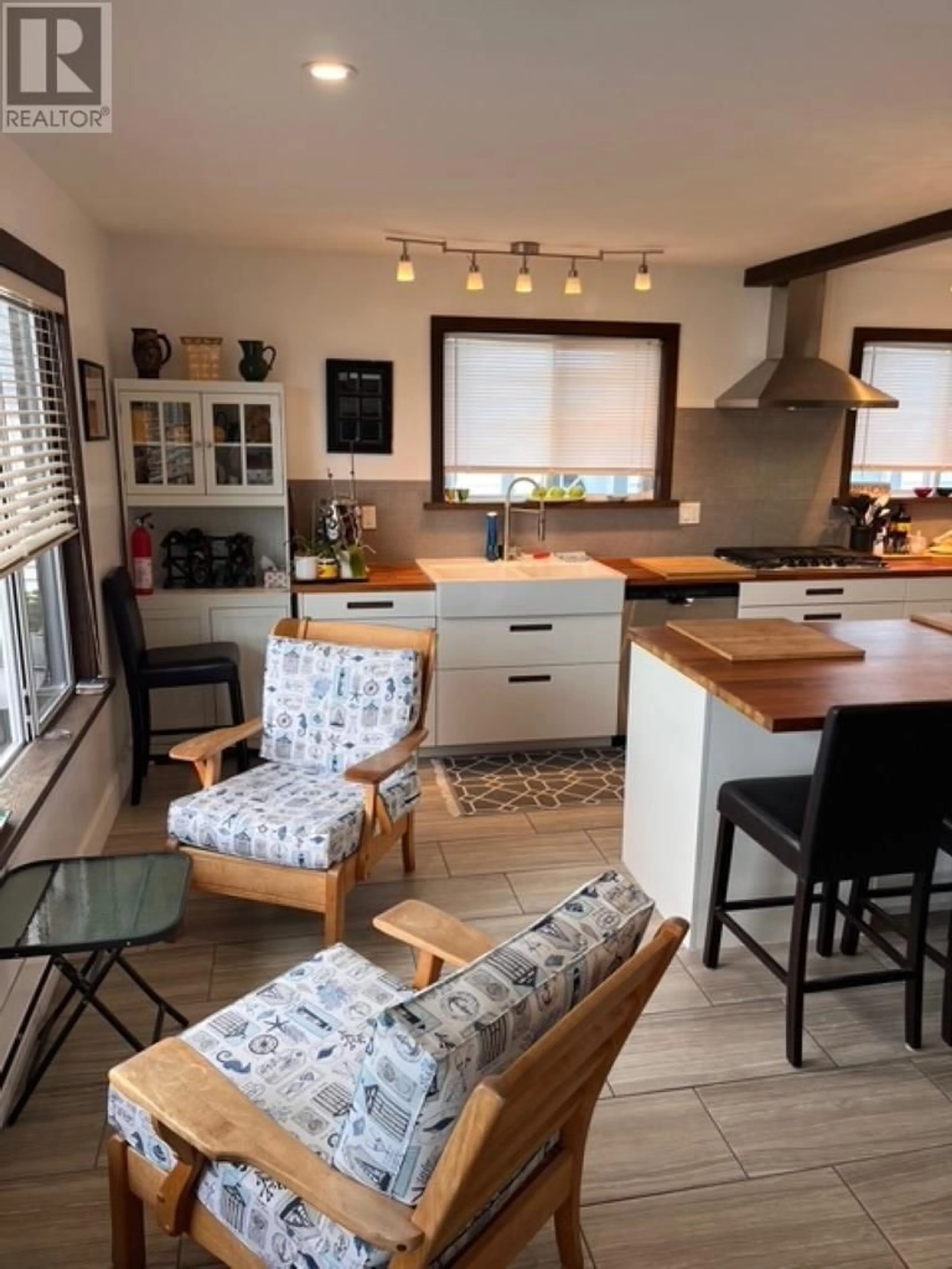 Open concept kitchen, unknown for 4808 SUNSHINE COAST HIGHWAY, Sechelt British Columbia V7Z0G3