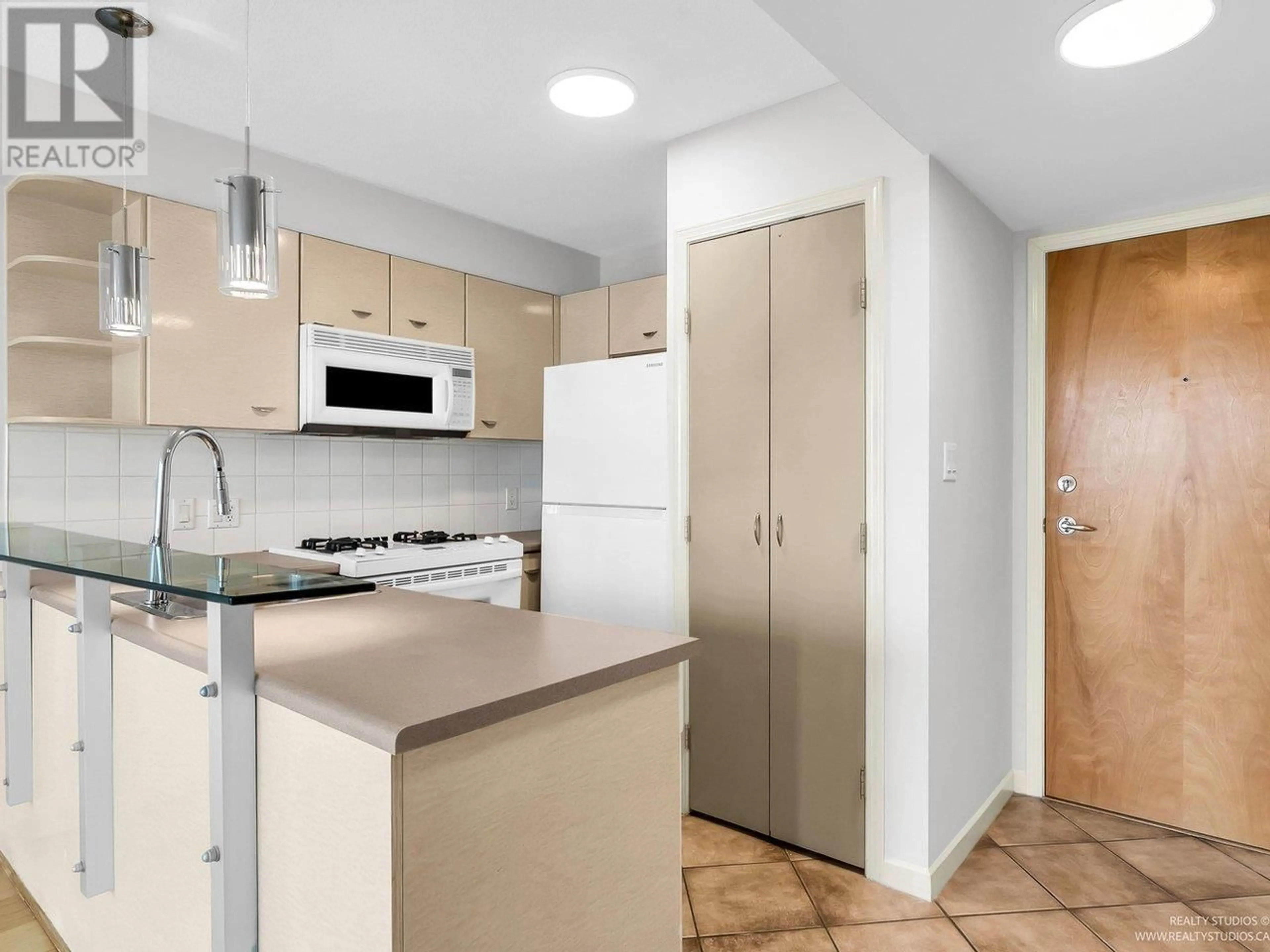 Standard kitchen, ceramic/tile floor for 1601 - 501 PACIFIC STREET, Vancouver British Columbia V6Z2X6