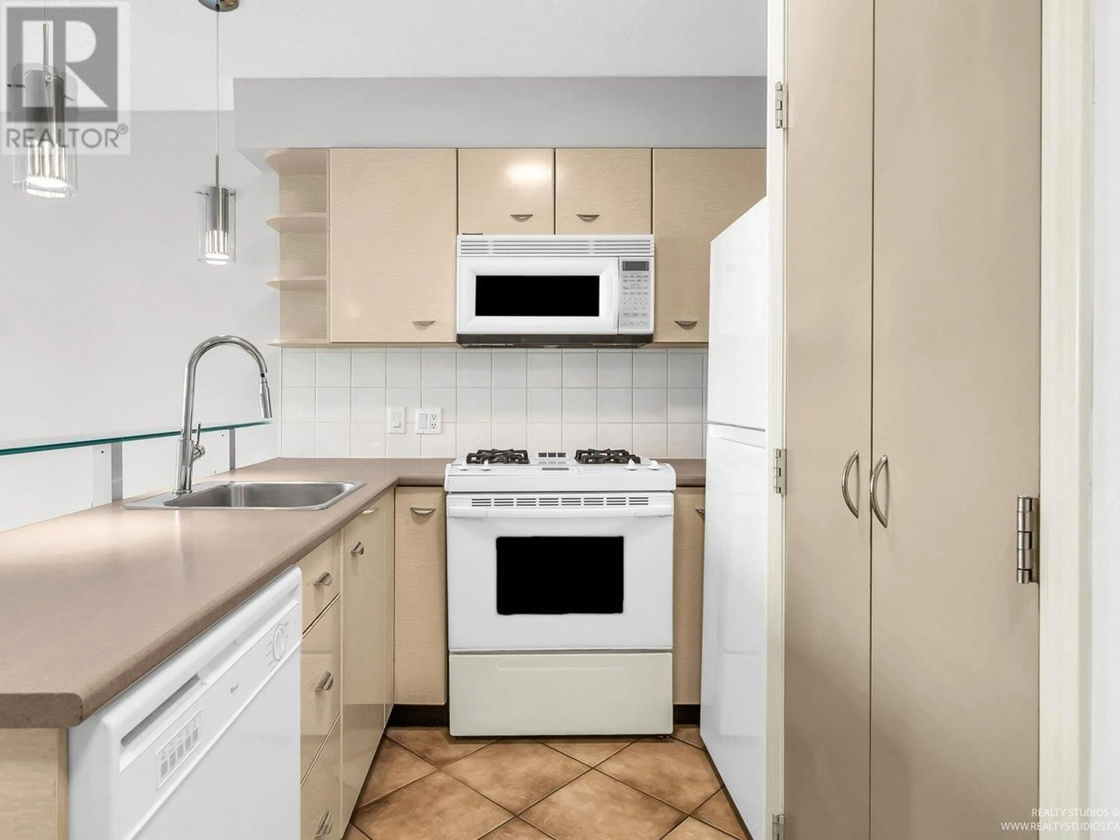 Standard kitchen, ceramic/tile floor for 1601 - 501 PACIFIC STREET, Vancouver British Columbia V6Z2X6