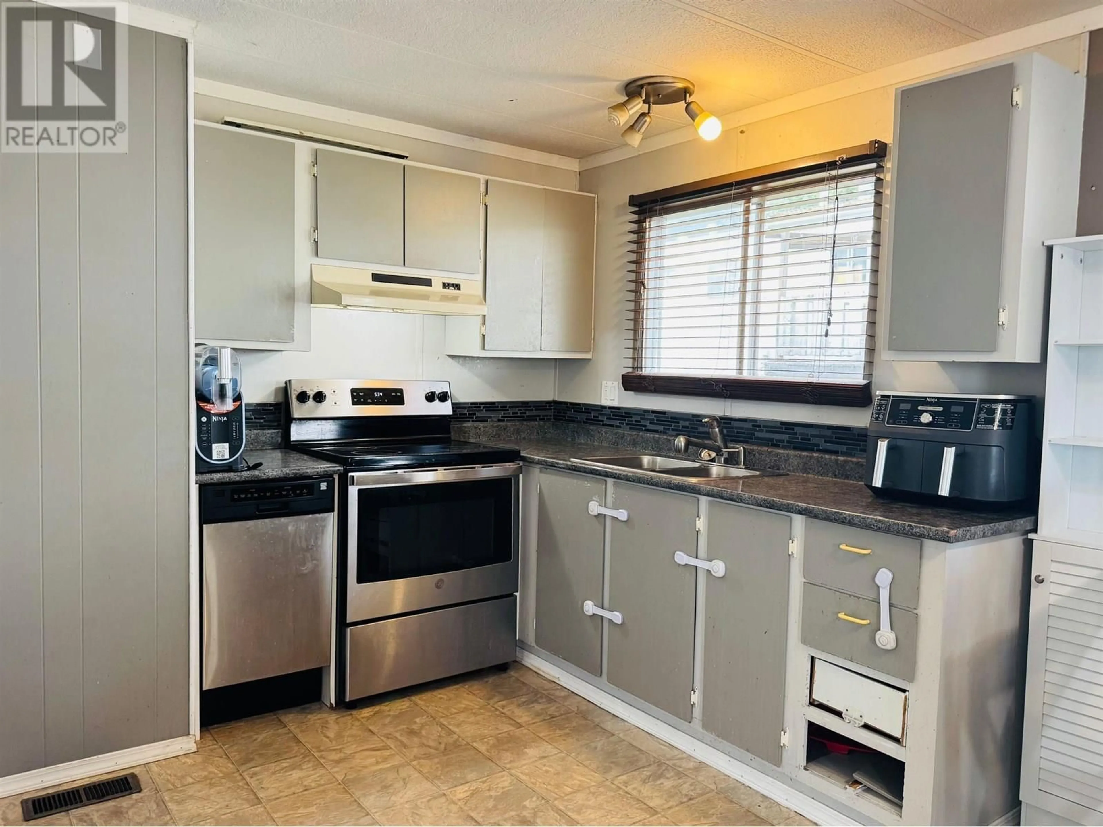 Standard kitchen, unknown for 5 - 770 ELEVENTH AVENUE, Williams Lake British Columbia V2G2M4