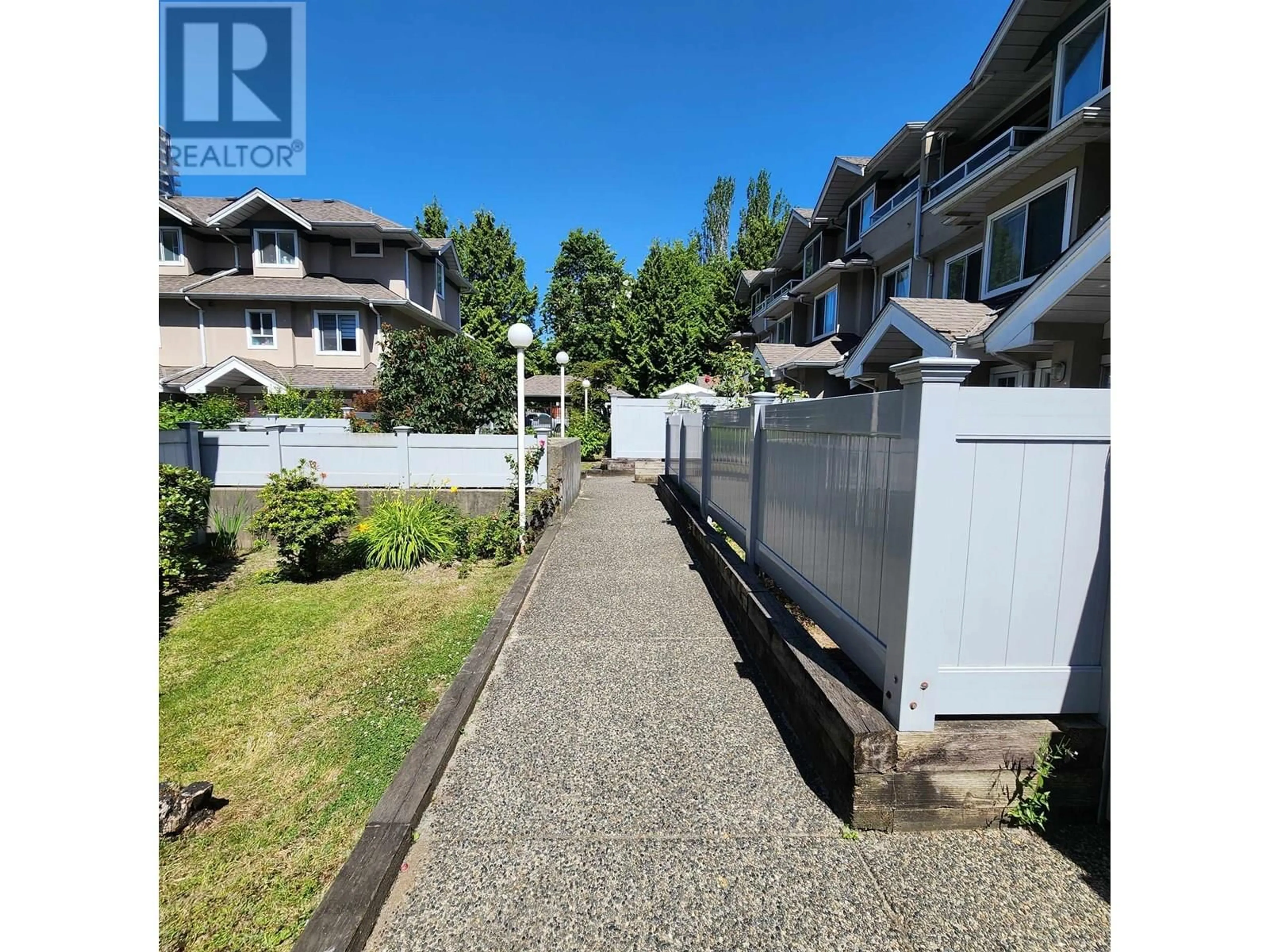 A pic from outside/outdoor area/front of a property/back of a property/a pic from drone, unknown for 13 - 7128 18TH AVENUE, Burnaby British Columbia V3N1H1