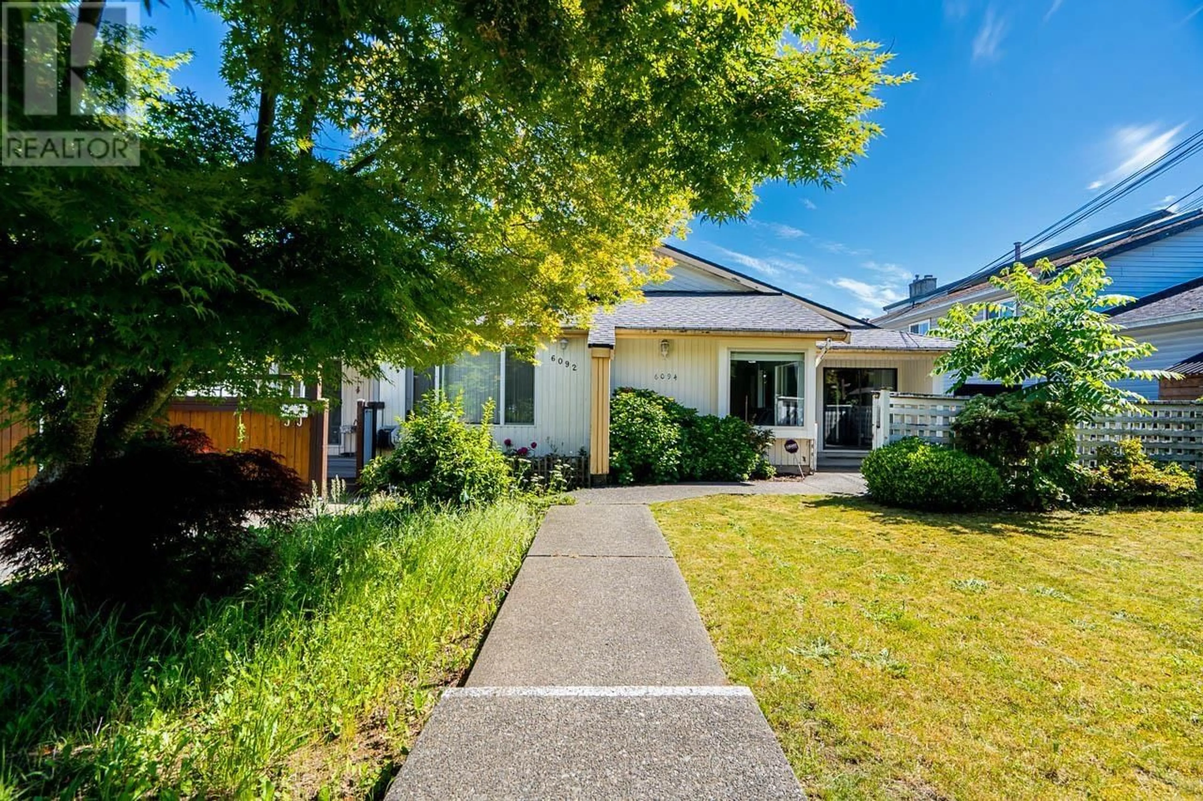 A pic from outside/outdoor area/front of a property/back of a property/a pic from drone, street for 6094 WALKER AVENUE, Burnaby British Columbia V5E3B4