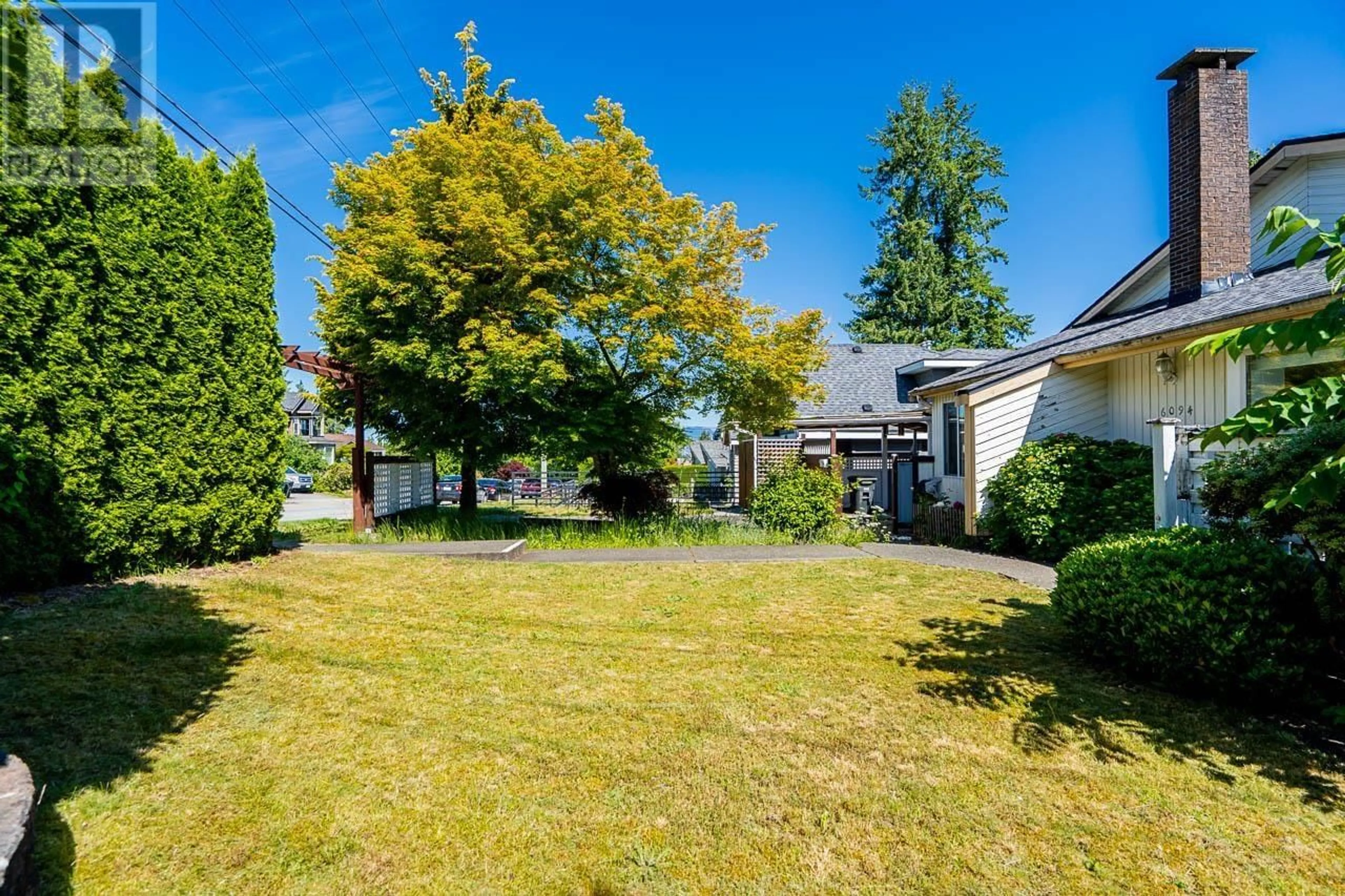 A pic from outside/outdoor area/front of a property/back of a property/a pic from drone, unknown for 6094 WALKER AVENUE, Burnaby British Columbia V5E3B4
