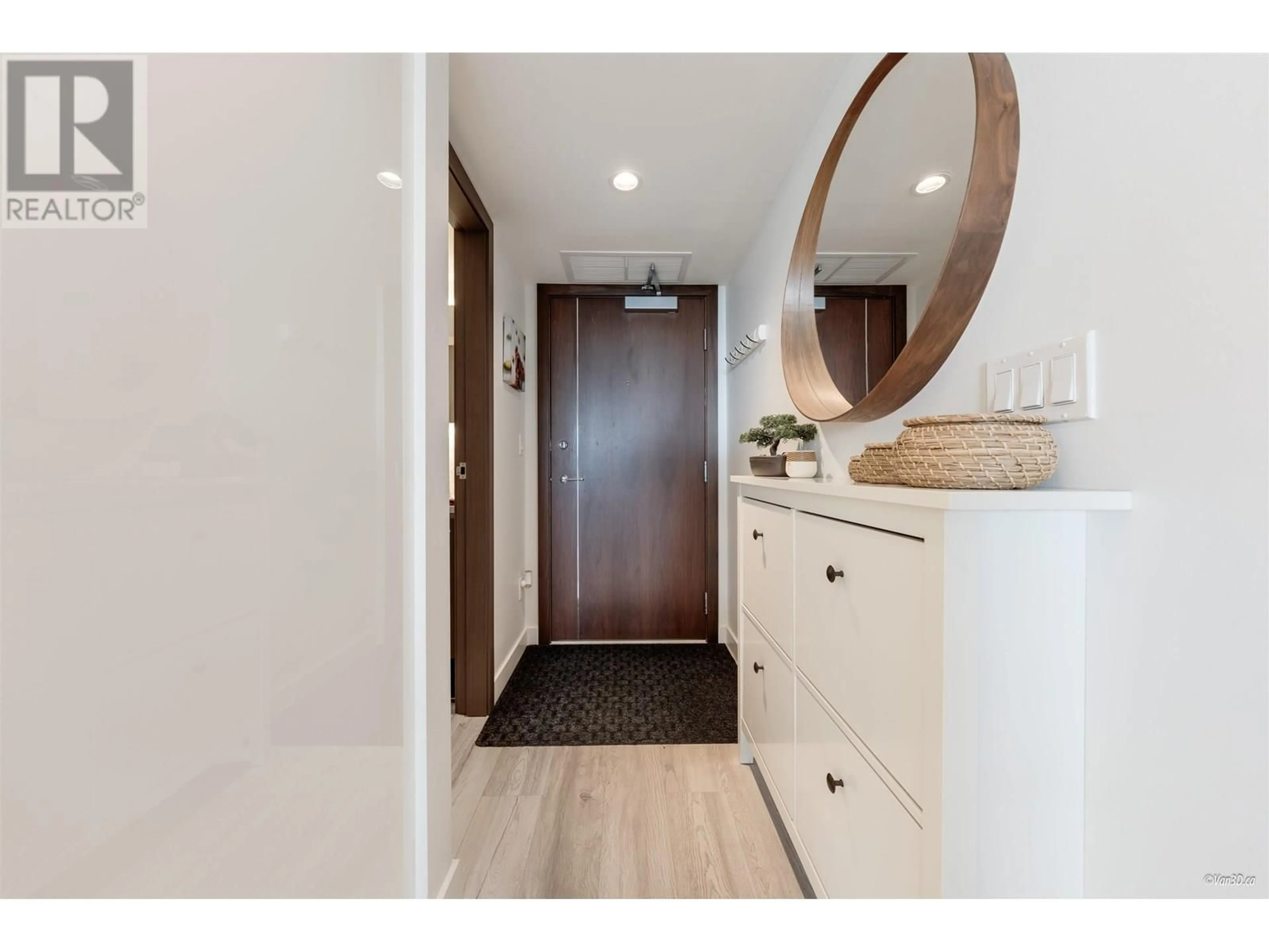 Indoor entryway for 1703 - 3233 KETCHESON ROAD, Richmond British Columbia V6X0R3