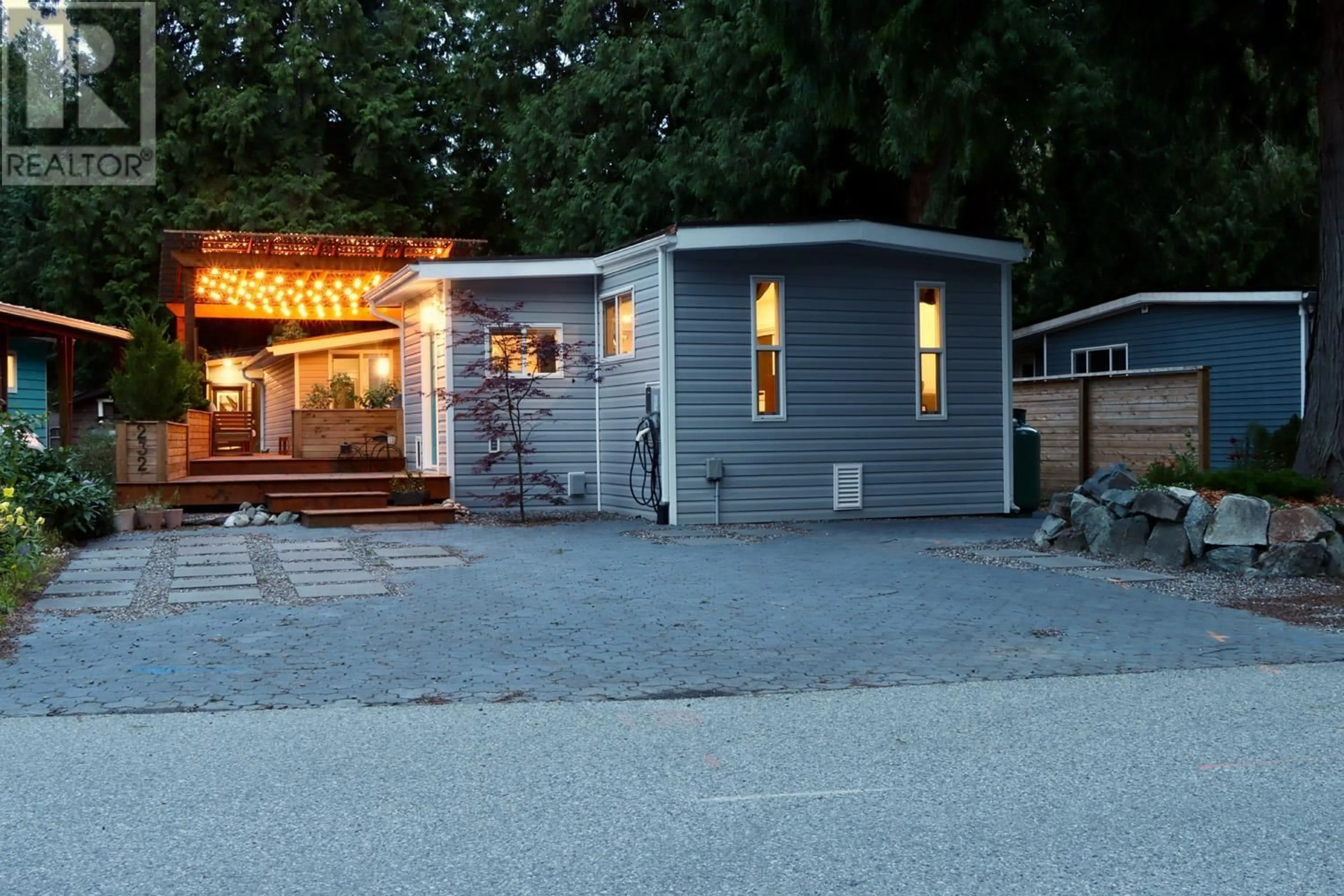 Home with vinyl exterior material, street for 232 - 1830 MAMQUAM ROAD, Squamish British Columbia V0N1T0