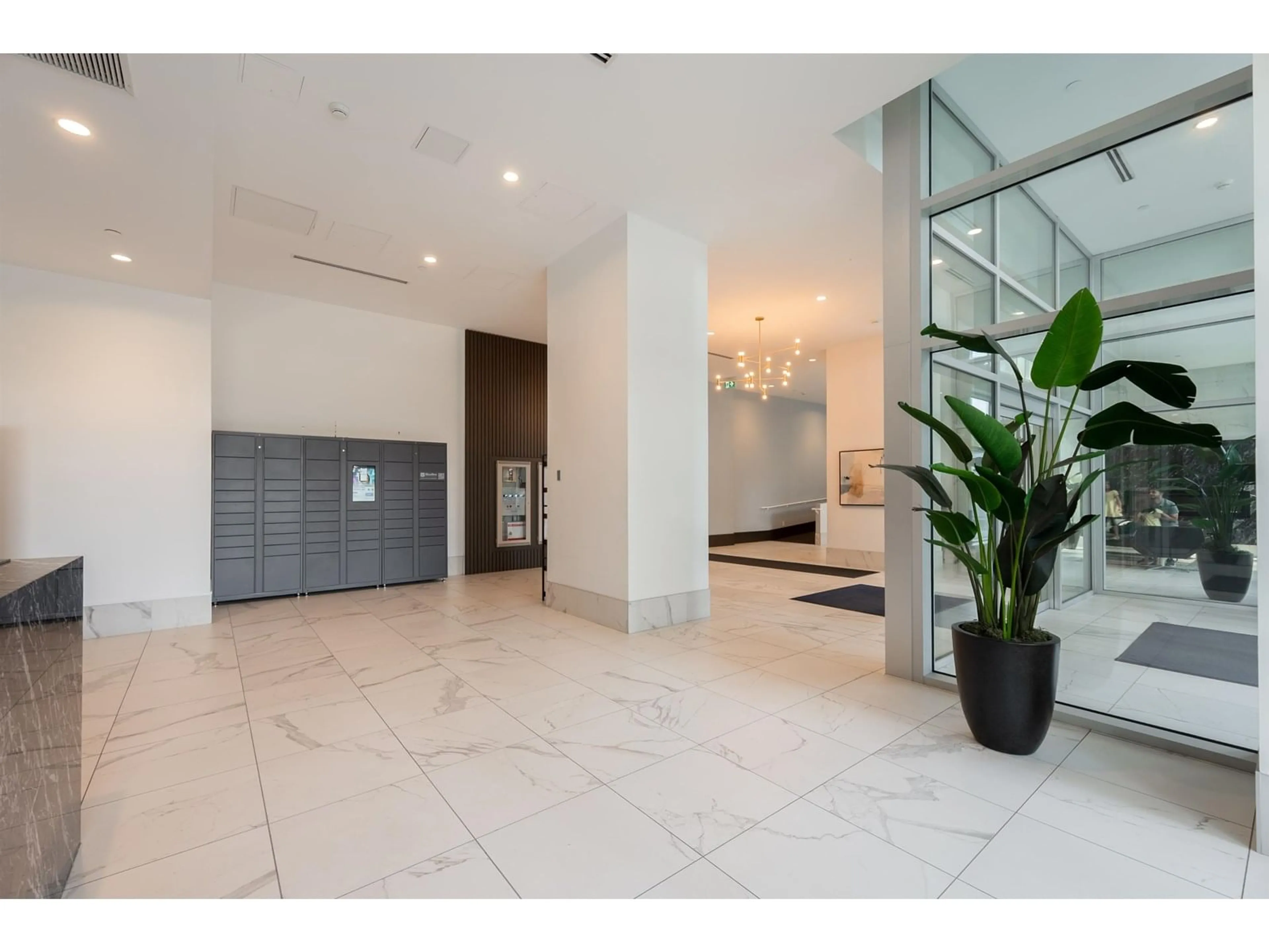 Indoor foyer for 514 - 13350 CENTRAL, Surrey British Columbia V3T0S1