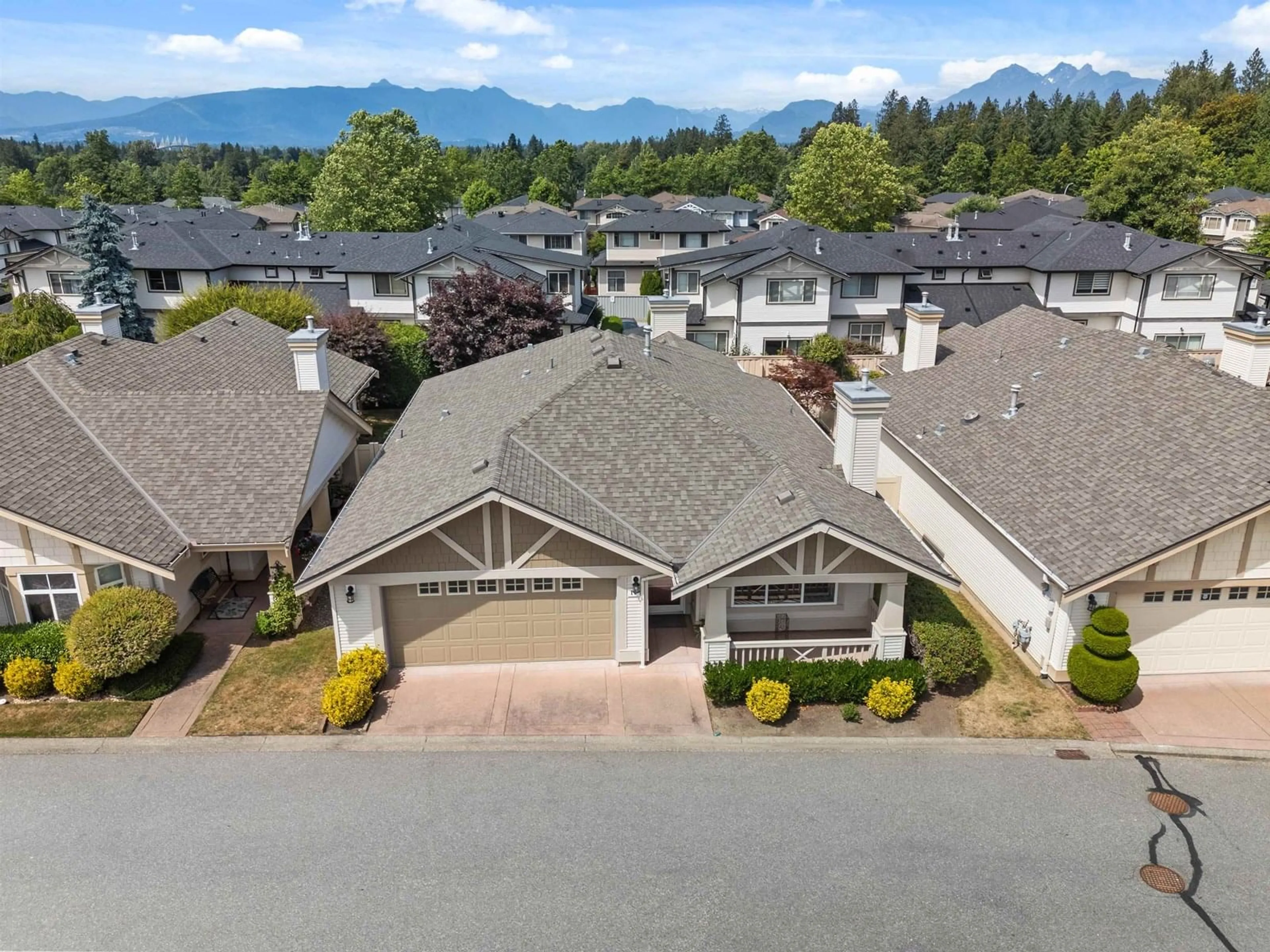 A pic from outside/outdoor area/front of a property/back of a property/a pic from drone, mountain view for 10 - 8555 209, Langley British Columbia V1M3W2