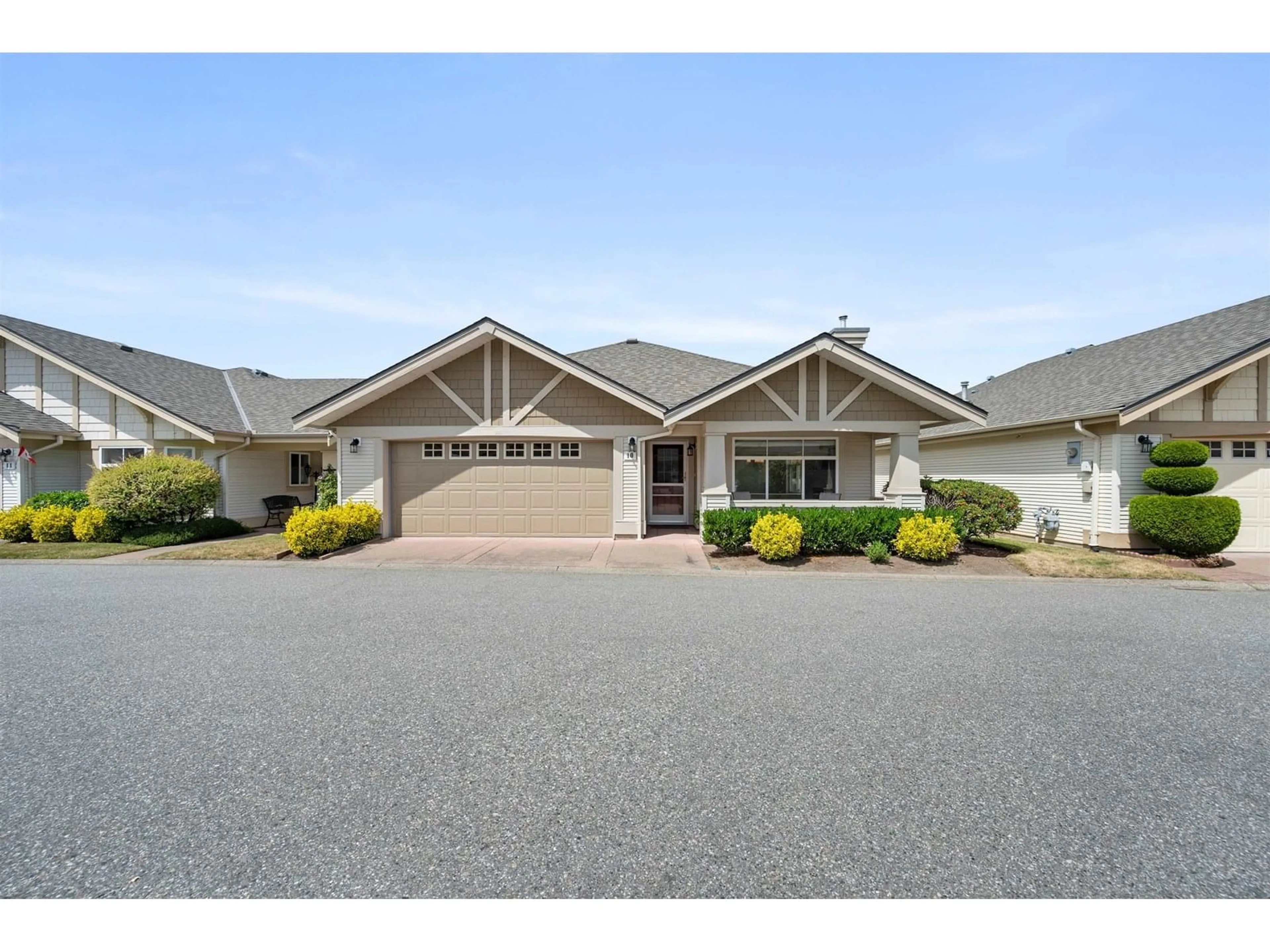 Home with vinyl exterior material, street for 10 - 8555 209, Langley British Columbia V1M3W2