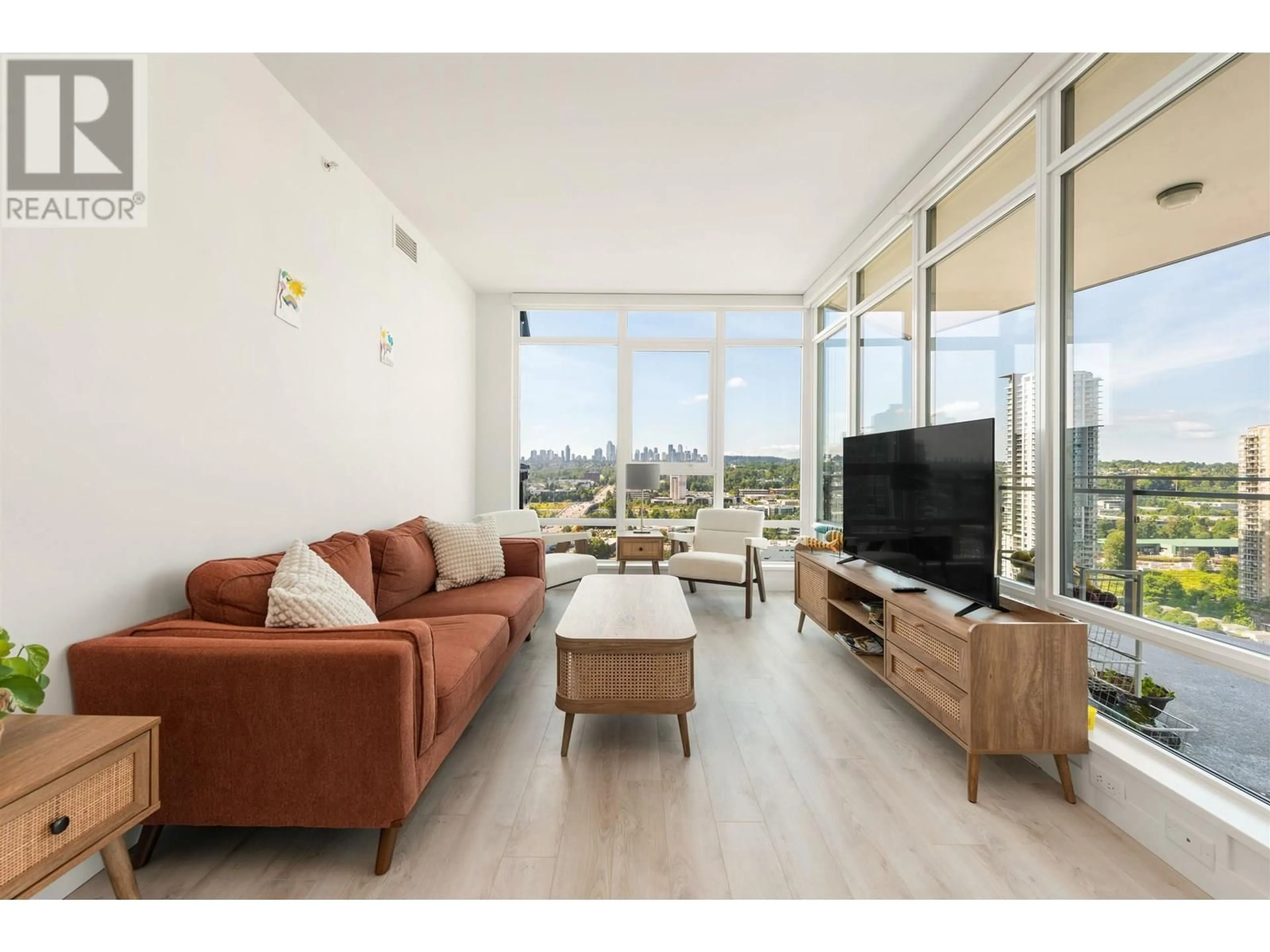 Living room with furniture, unknown for 1808 - 2085 SKYLINE COURT, Burnaby British Columbia V5C0M6