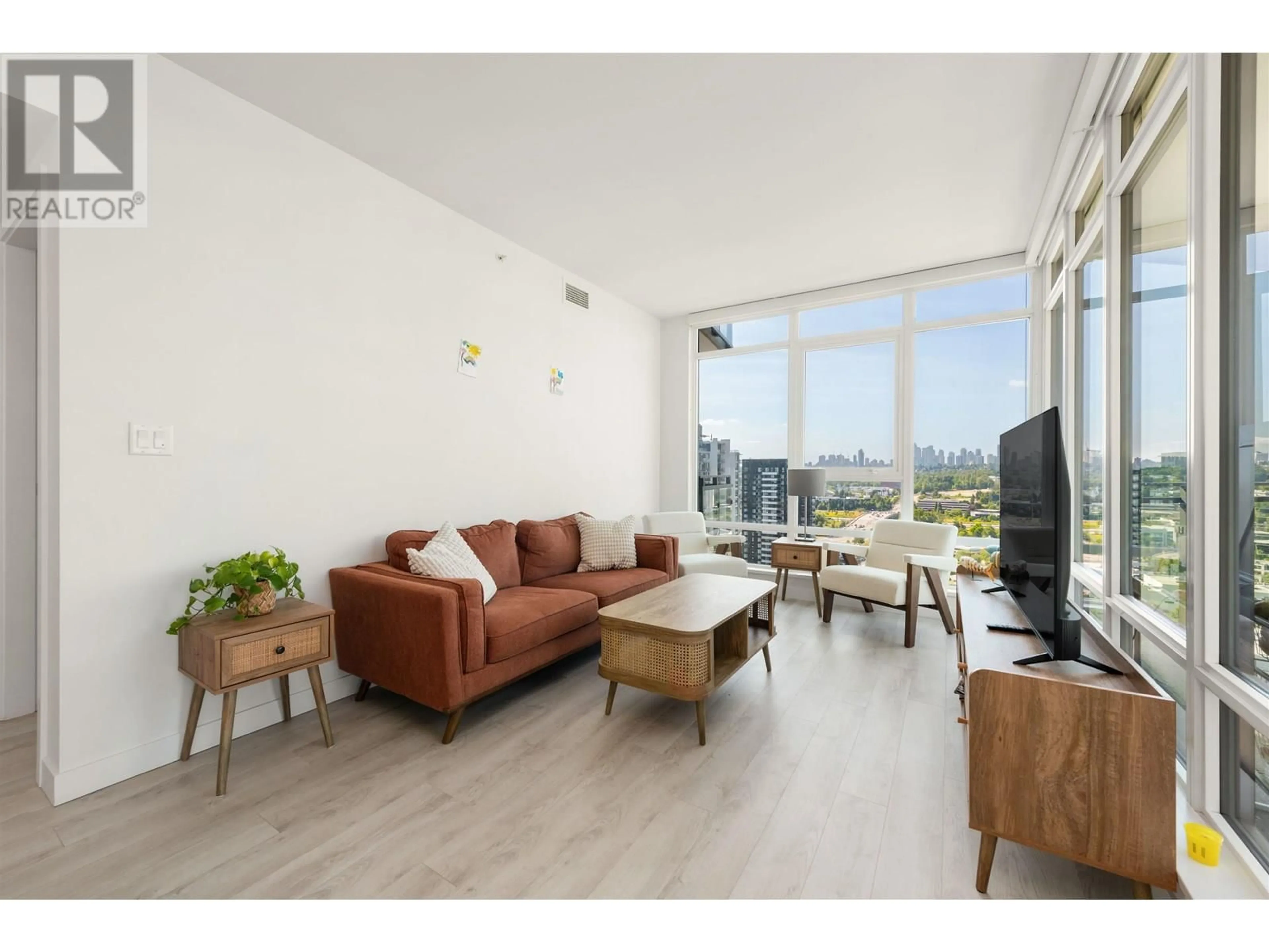 Living room with furniture, wood/laminate floor for 1808 - 2085 SKYLINE COURT, Burnaby British Columbia V5C0M6