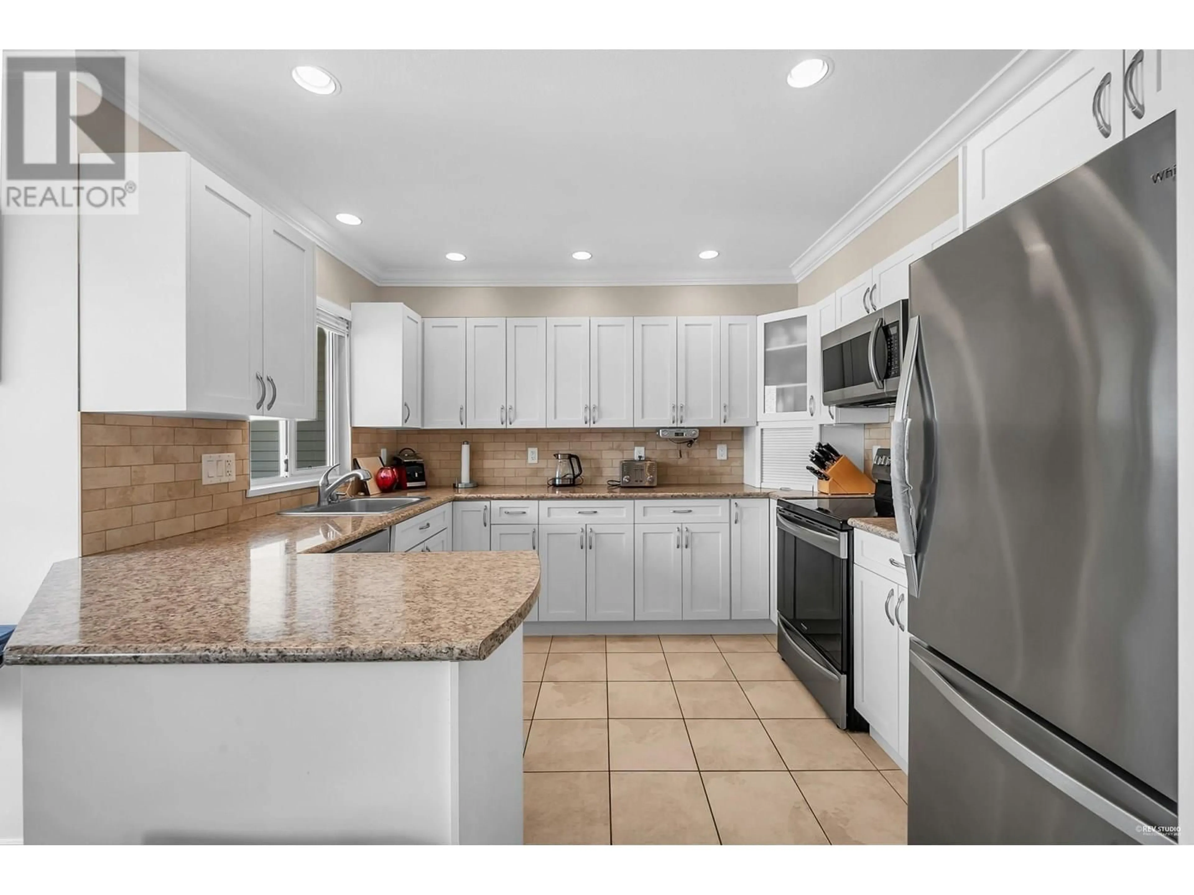 Open concept kitchen, ceramic/tile floor for 28 - 22751 HANEY, Maple Ridge British Columbia V2X2N2