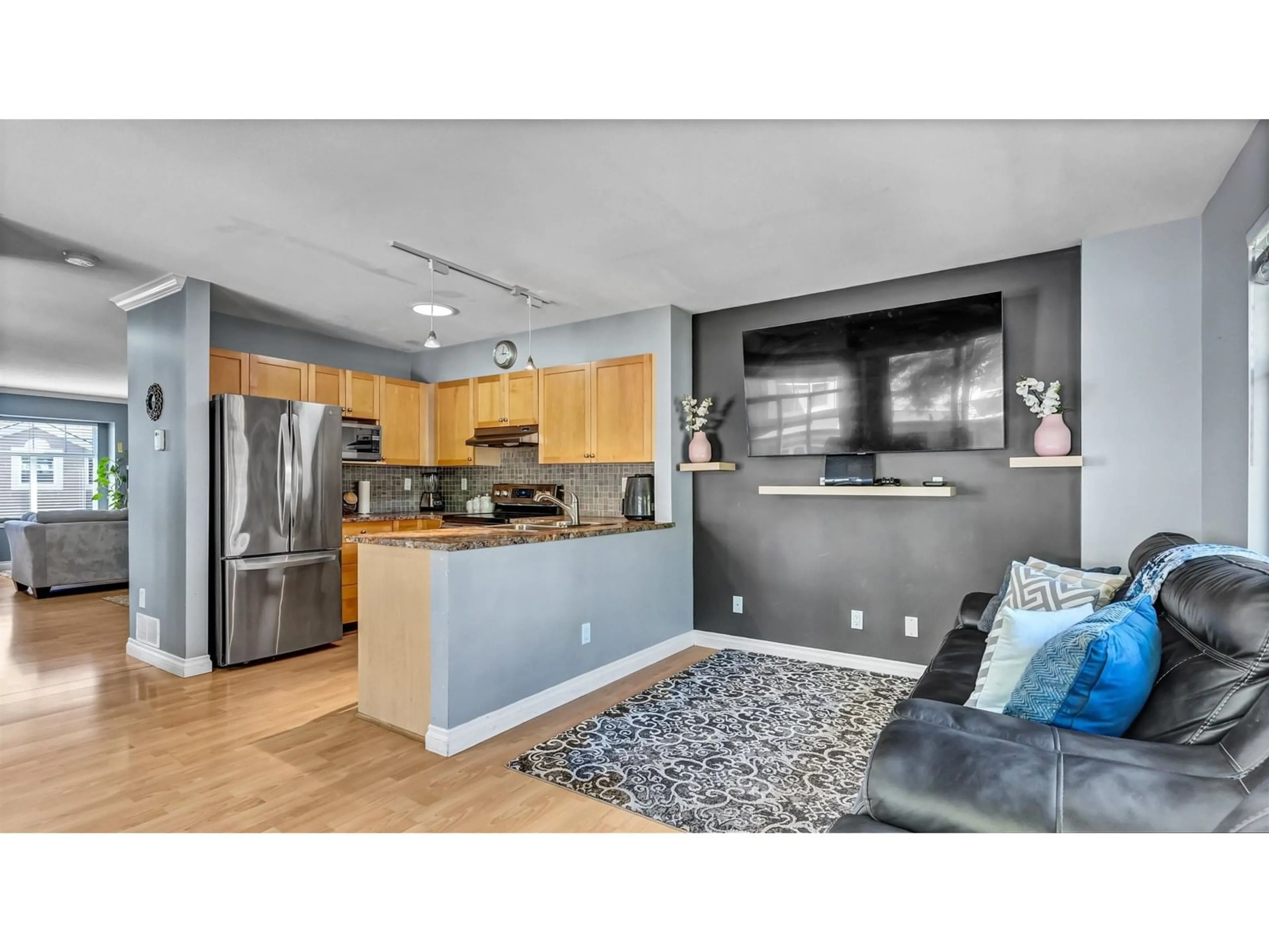 Open concept kitchen, unknown for 105 - 9580 PRINCE CHARLES, Surrey British Columbia V3V1S6