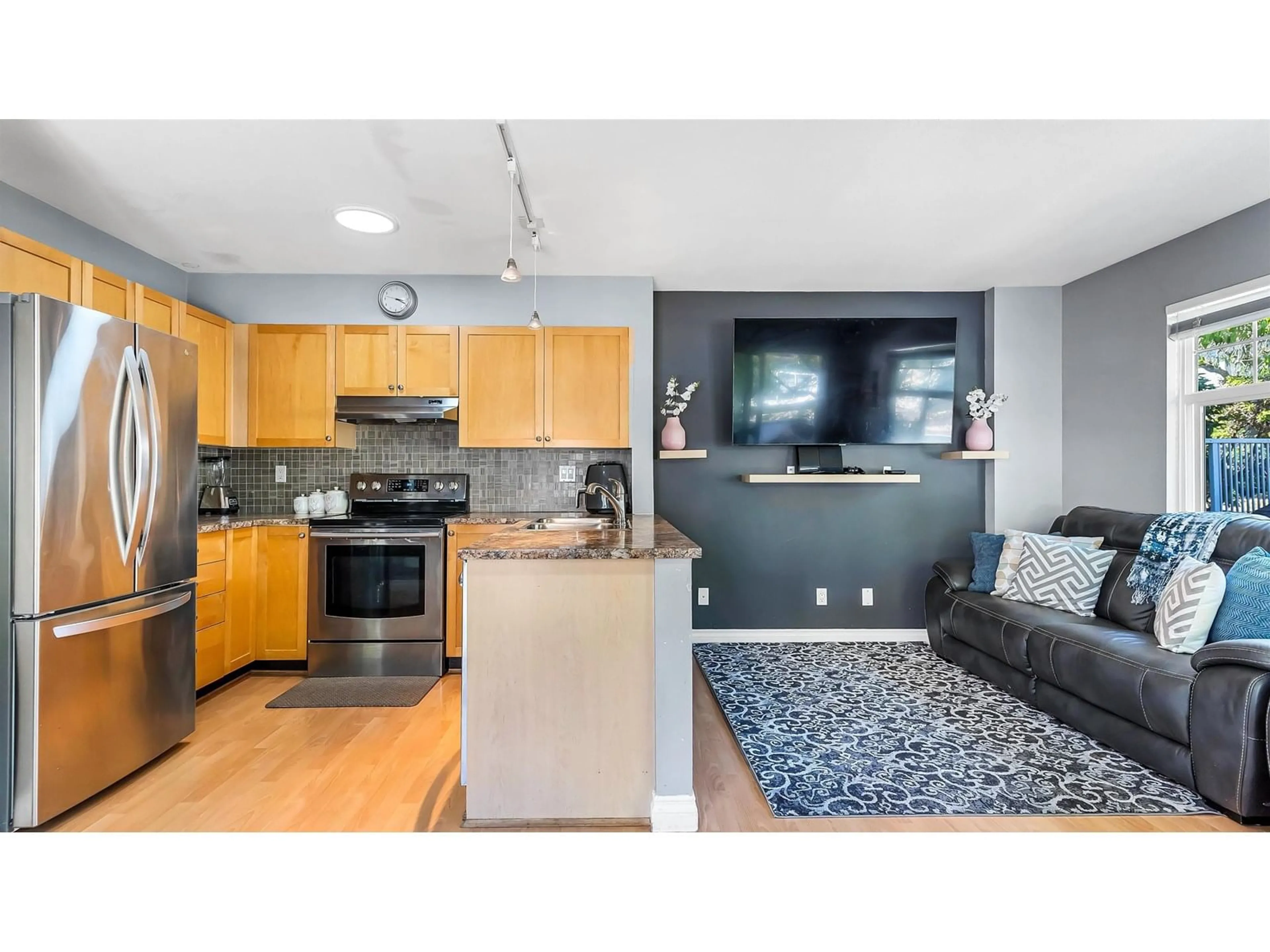 Open concept kitchen, unknown for 105 - 9580 PRINCE CHARLES, Surrey British Columbia V3V1S6