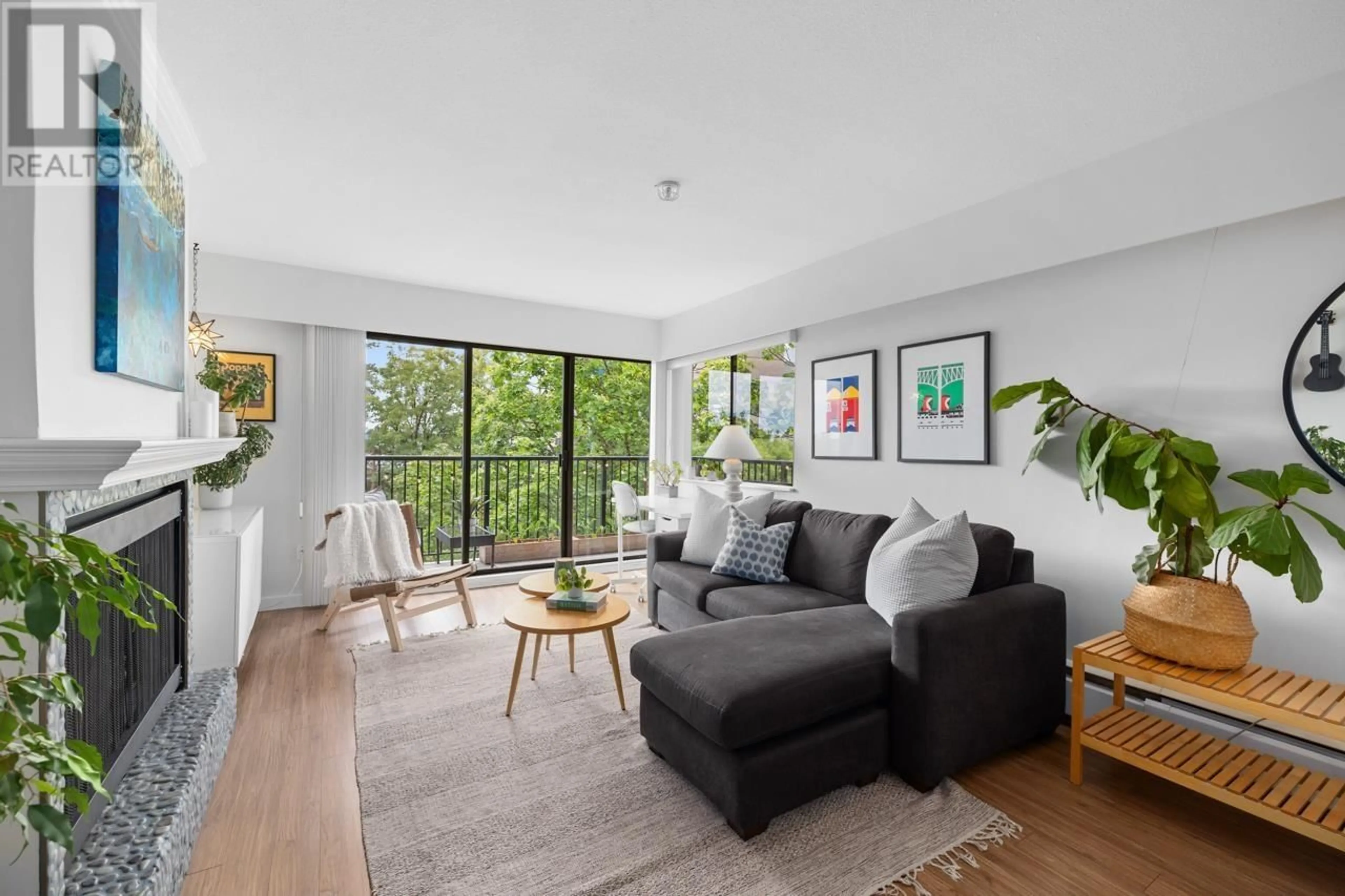 Living room with furniture, unknown for 303 - 120 5TH STREET, North Vancouver British Columbia V7L1L5