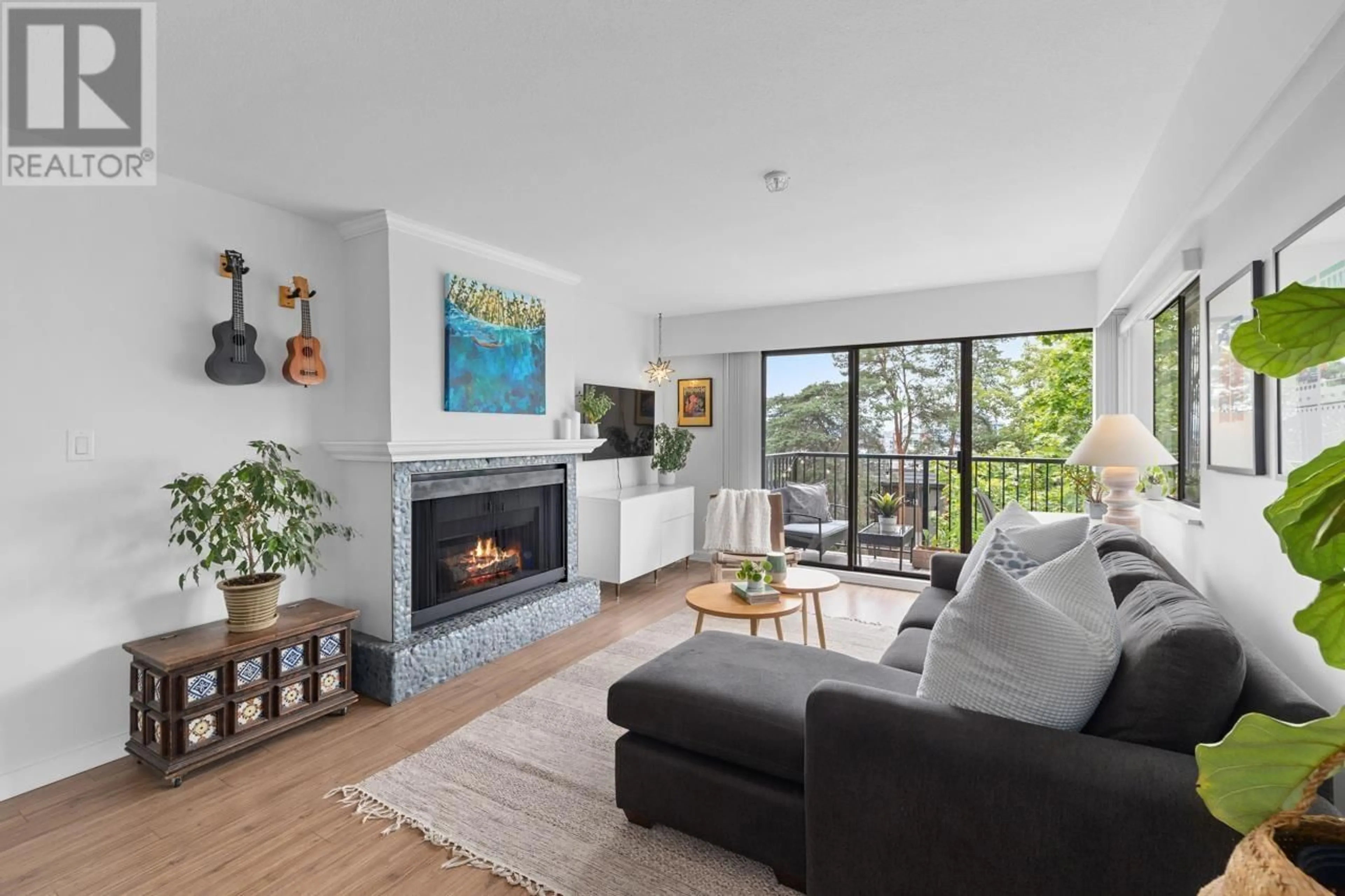 Living room with furniture, unknown for 303 - 120 5TH STREET, North Vancouver British Columbia V7L1L5