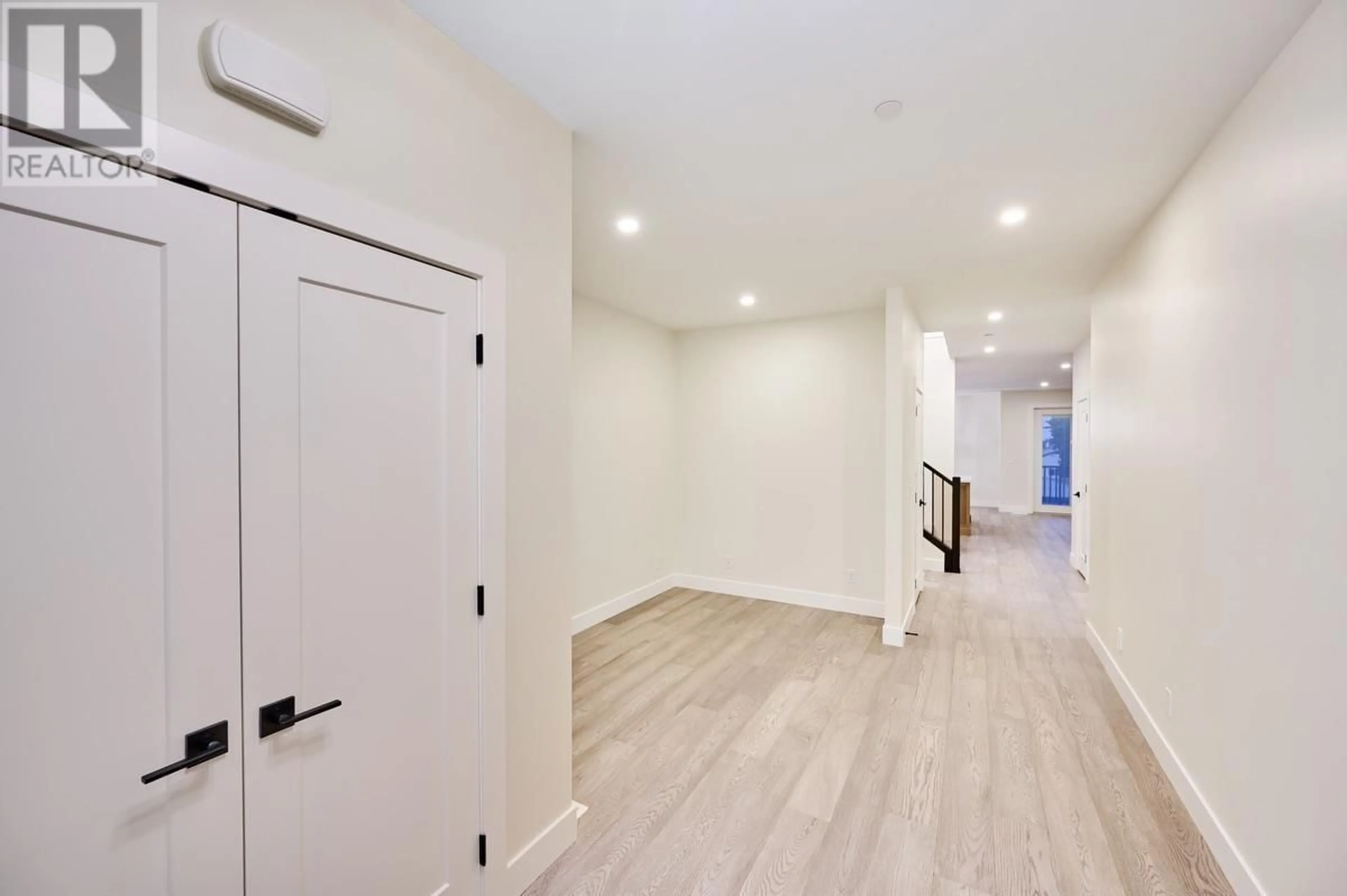 Indoor entryway for 20351 123 AVENUE, Maple Ridge British Columbia V2X4A6