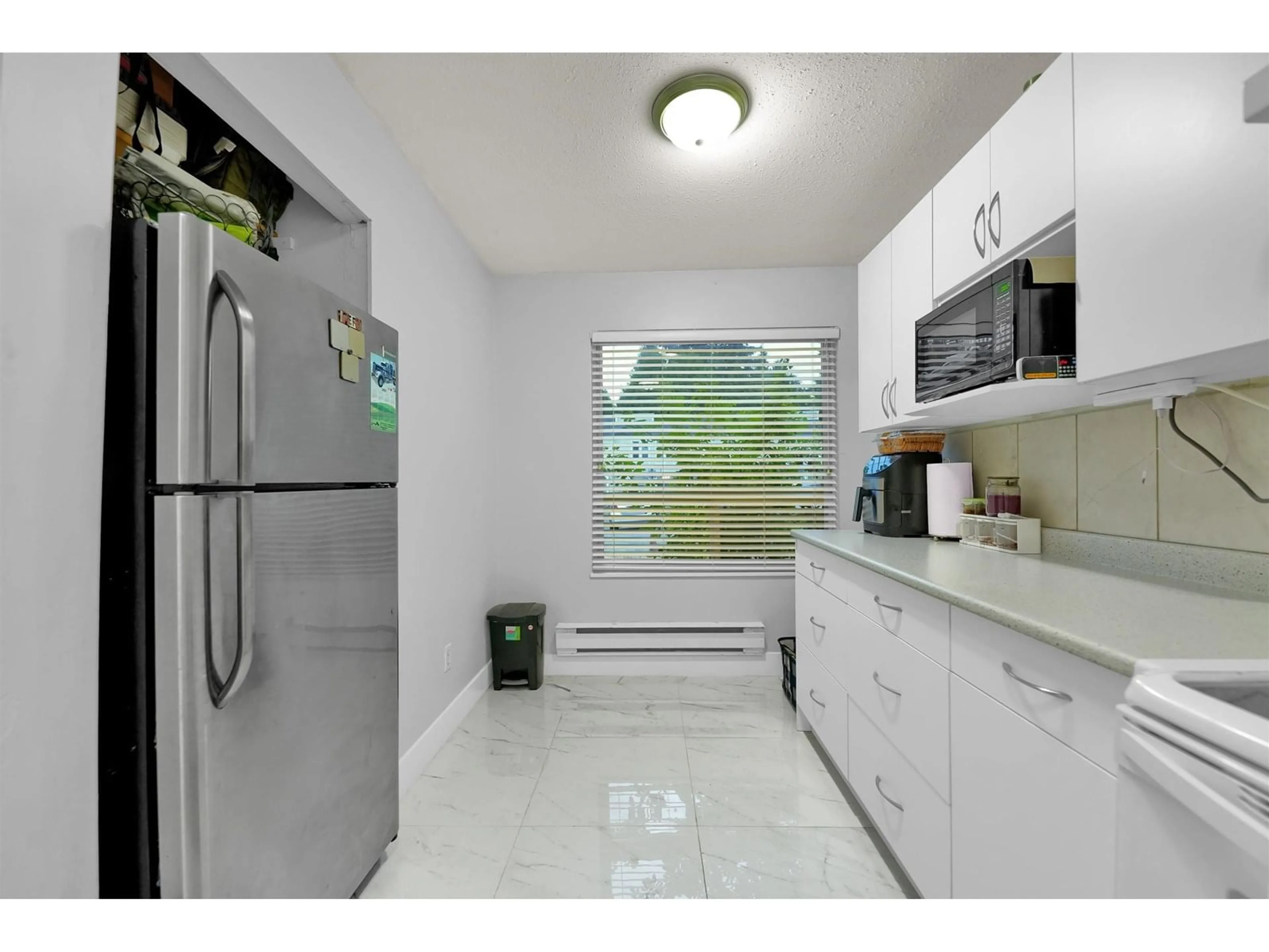 Standard kitchen, ceramic/tile floor for 33 - 3075 TRETHEWEY, Abbotsford British Columbia V2T3R4