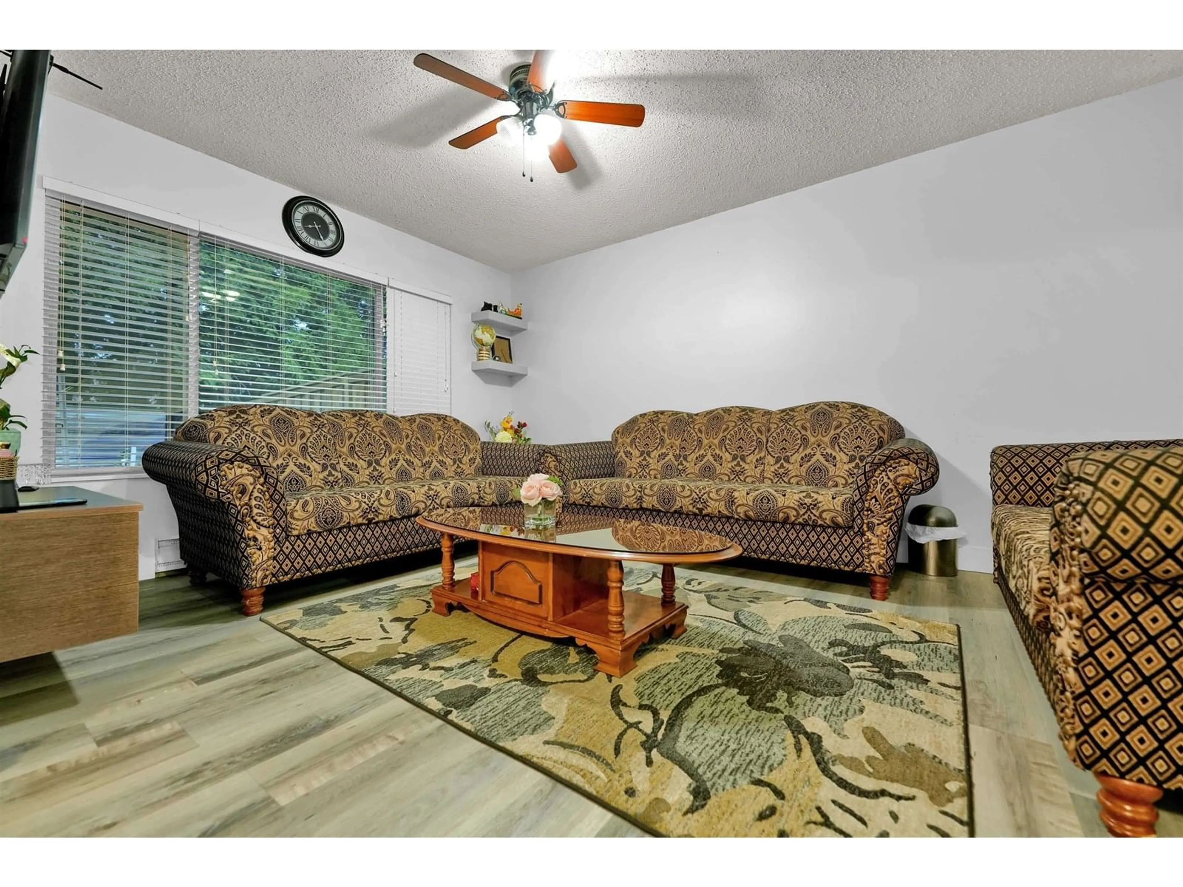 Living room with furniture, unknown for 33 - 3075 TRETHEWEY, Abbotsford British Columbia V2T3R4