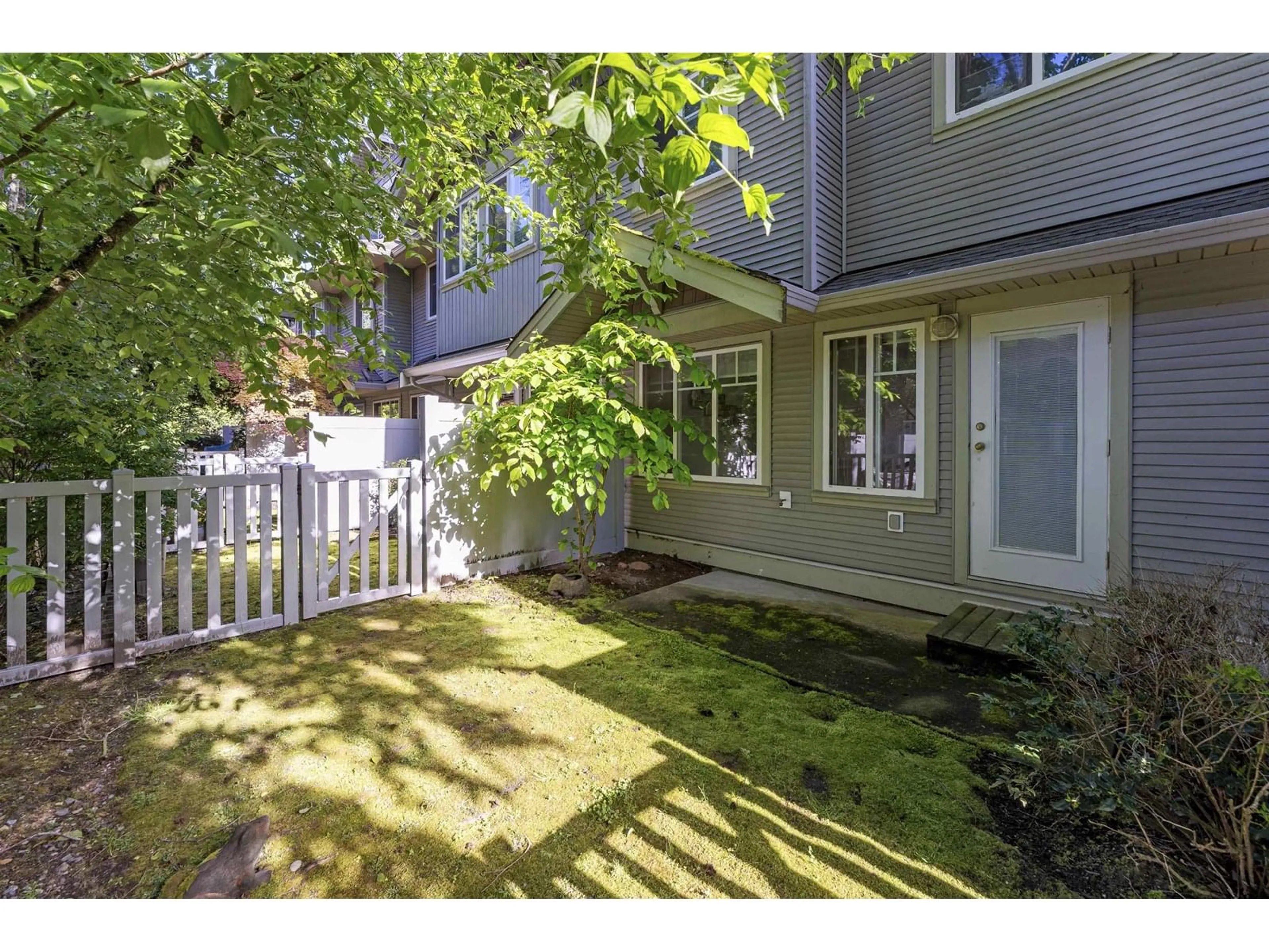 Patio, street for 92 - 12040 68, Surrey British Columbia V3W1P5