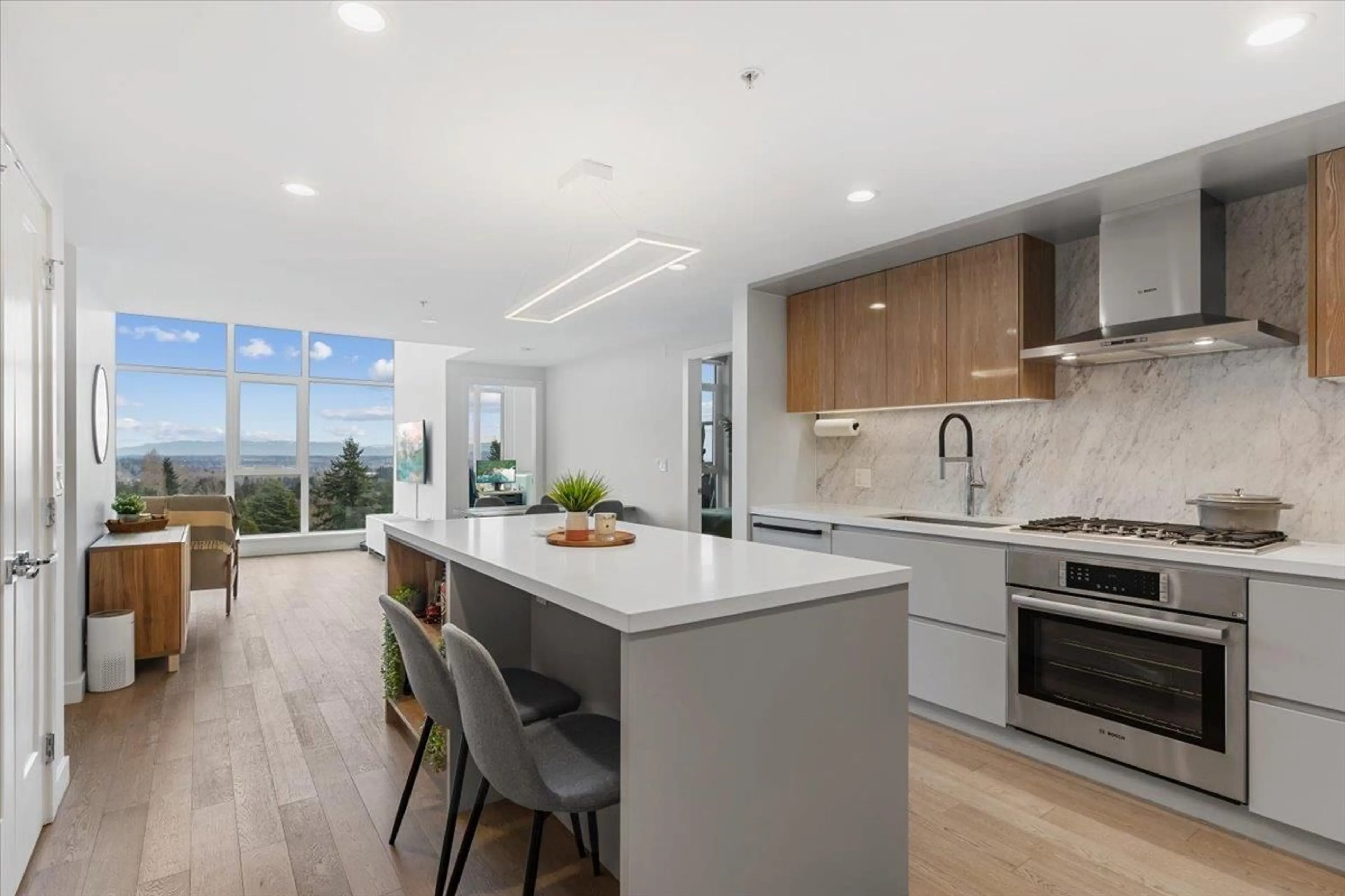 Open concept kitchen, unknown for 601 - 1526 FINLAY, White Rock British Columbia V4B4L9