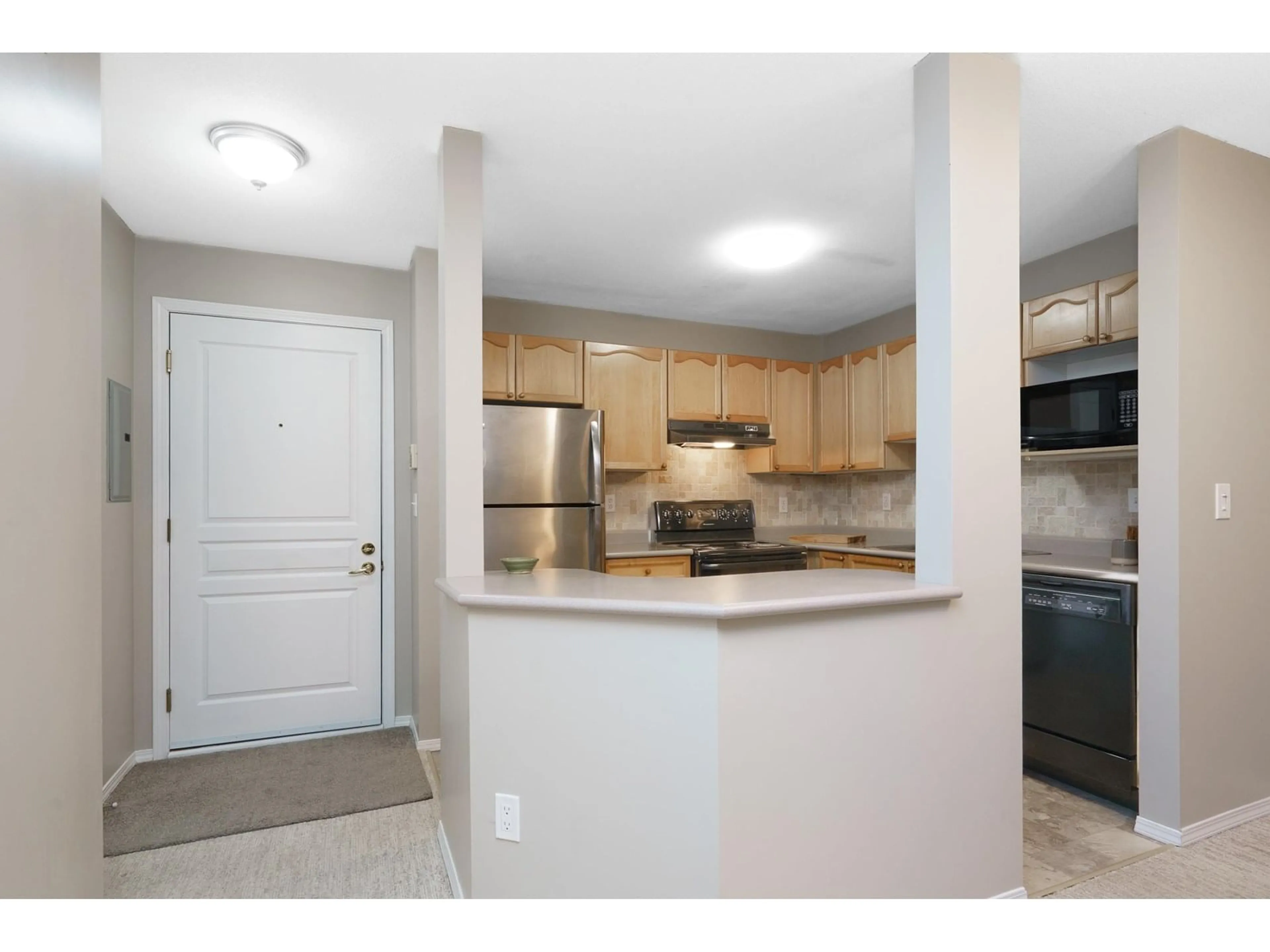 Standard kitchen, unknown for 215 - 33478 ROBERTS, Abbotsford British Columbia V2S8E1