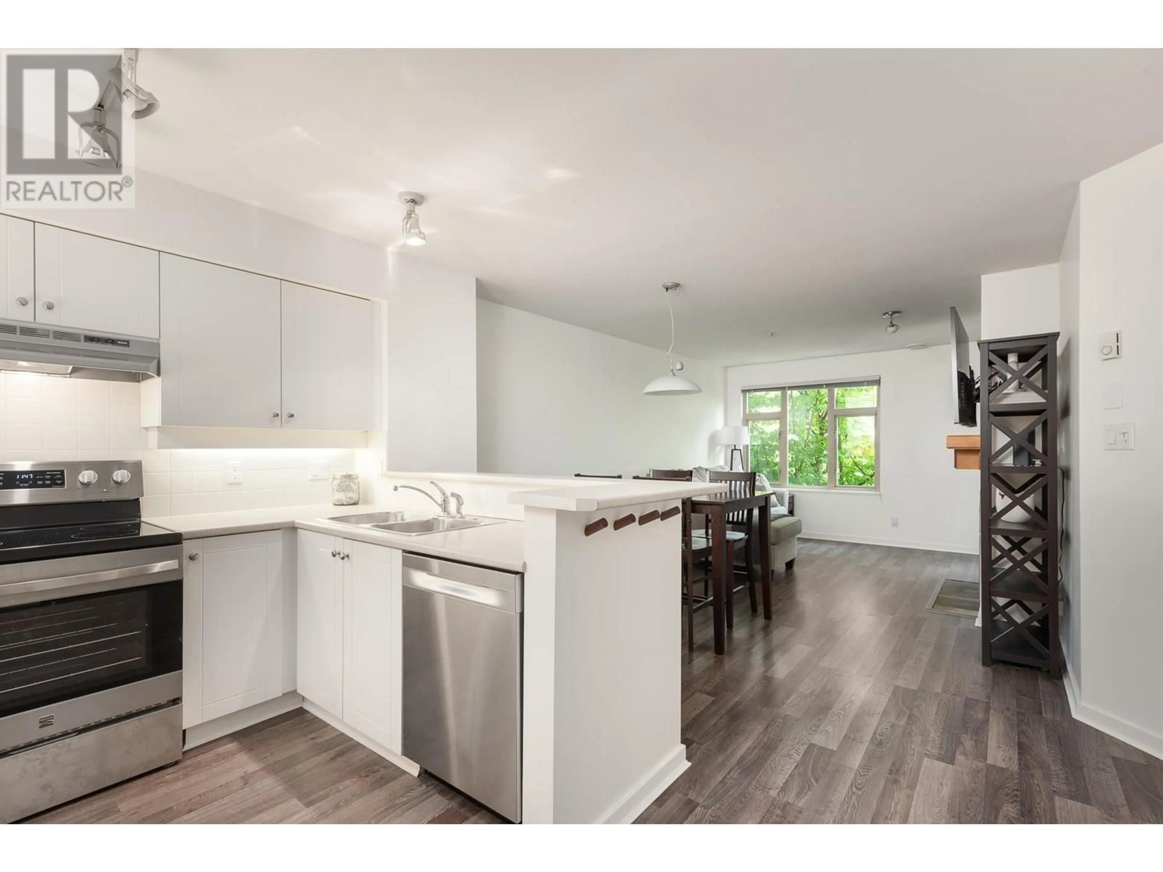 Open concept kitchen, wood/laminate floor for 309 - 18 SMOKEY SMITH PLACE, New Westminster British Columbia V3L5V3
