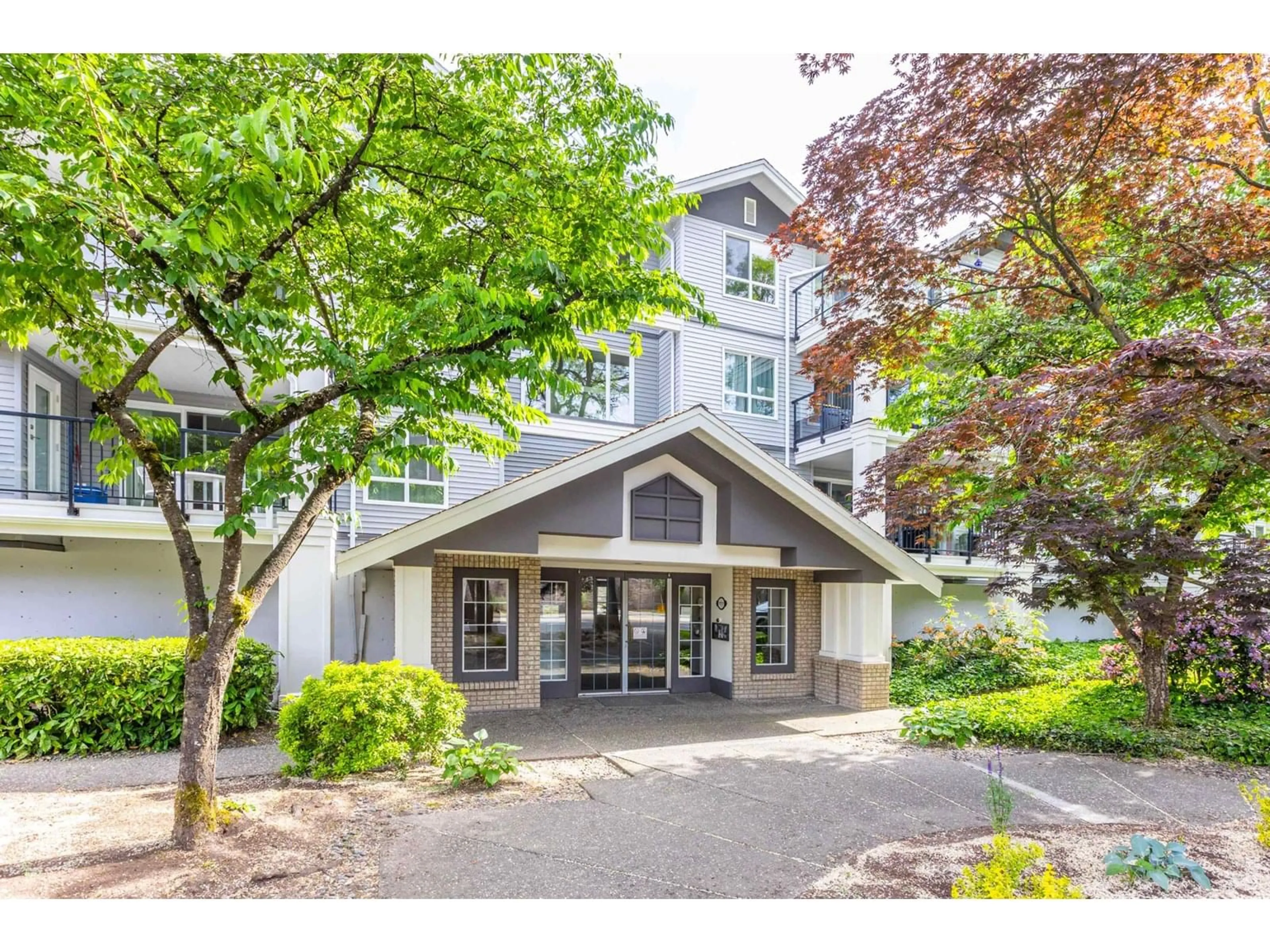 Indoor foyer for 103 - 20976 56, Langley British Columbia V3A7Z2