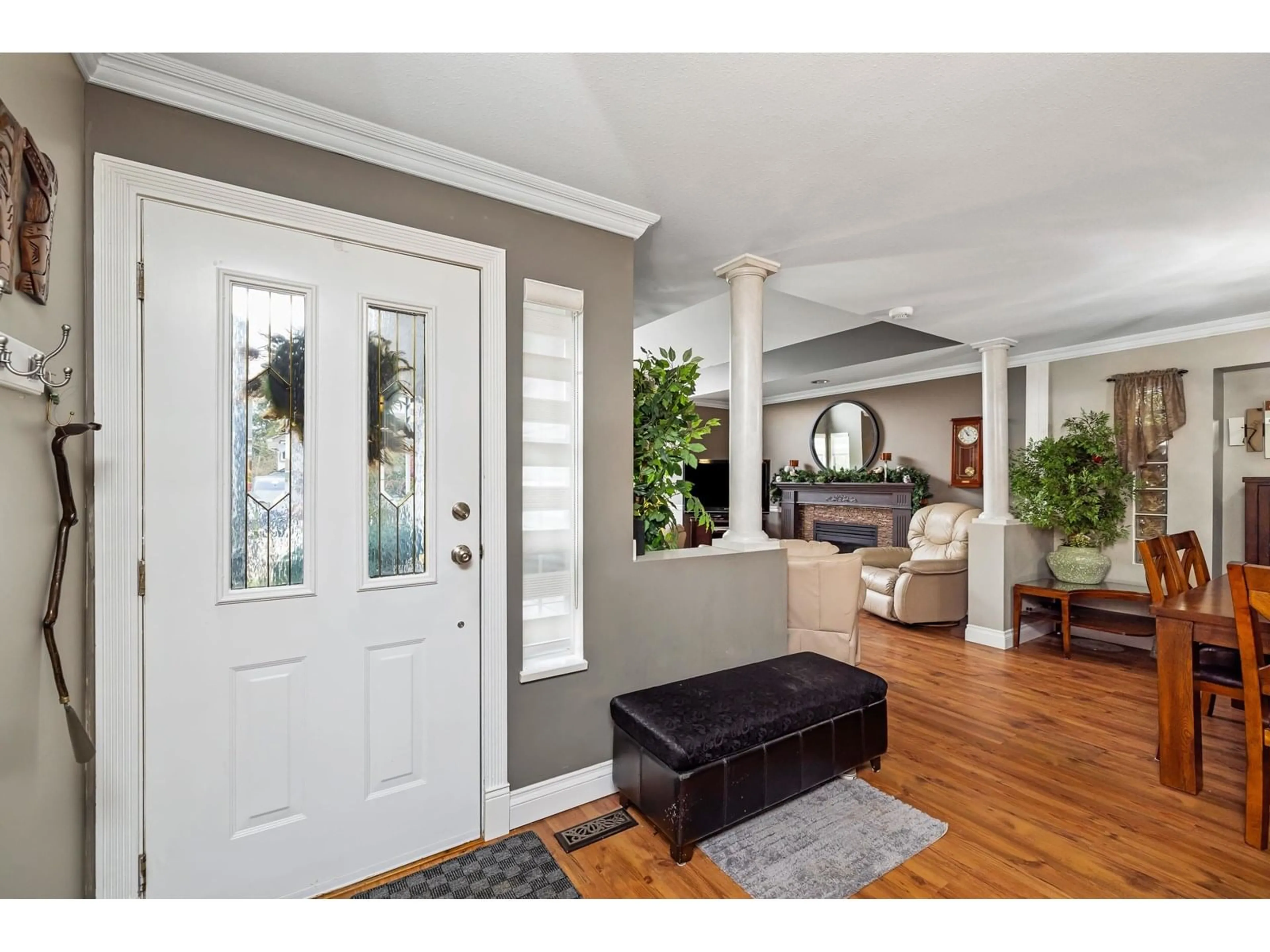 Indoor entryway for 32236 ROGERS, Abbotsford British Columbia V2T5B6