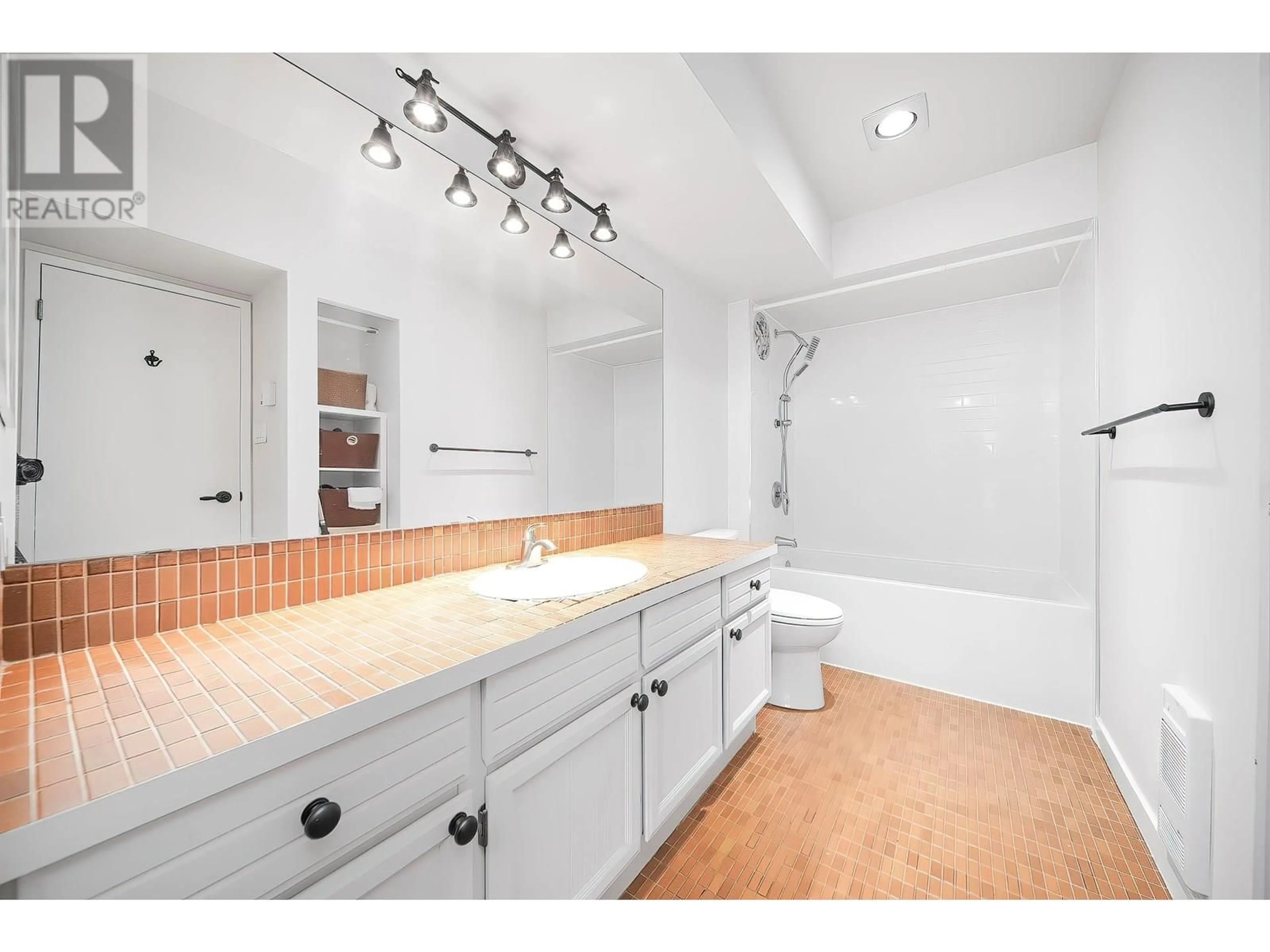 Standard bathroom, ceramic/tile floor for 49 - 2202 FOLKESTONE WAY, West Vancouver British Columbia V7S2X7