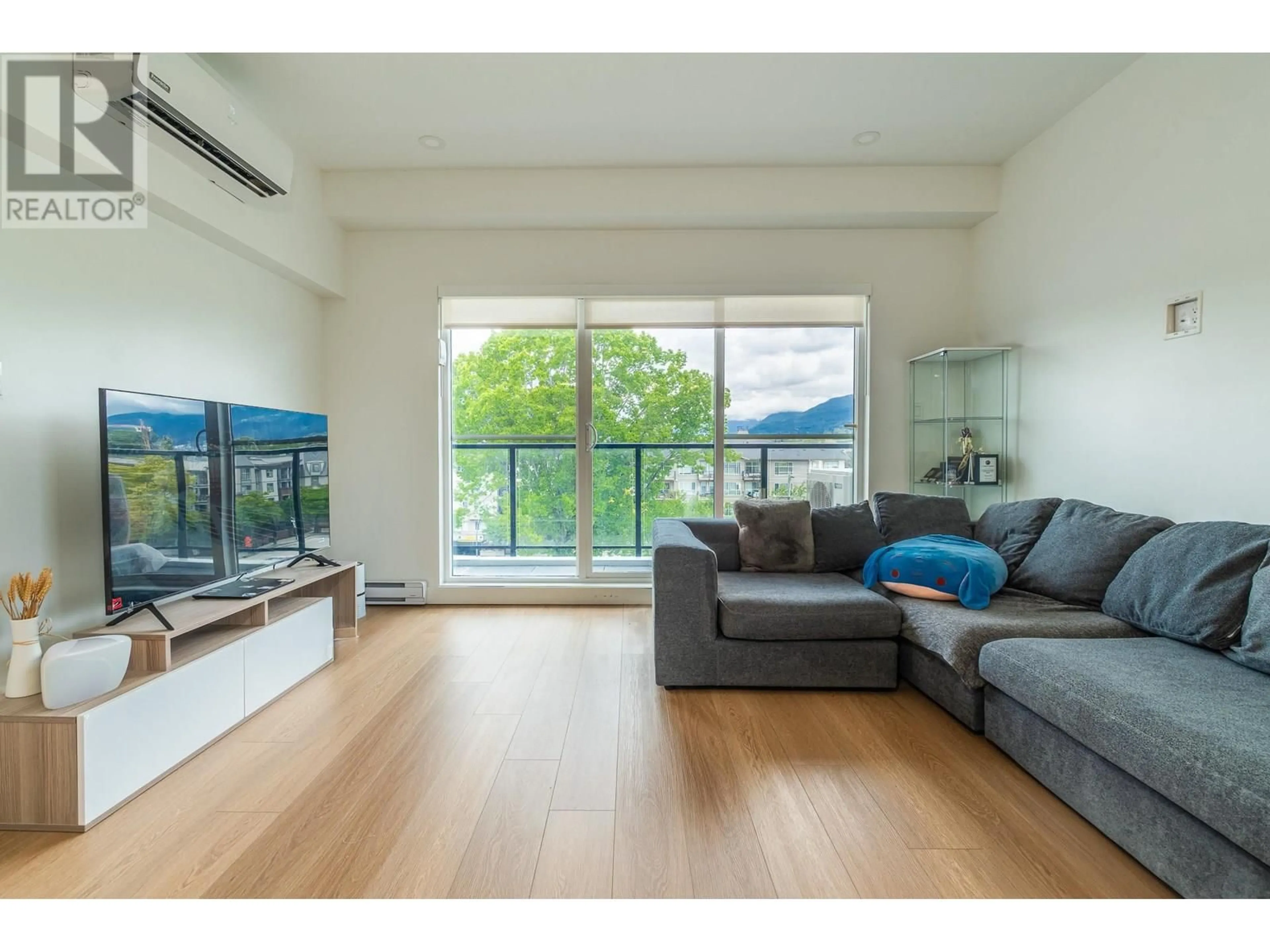 Living room with furniture, wood/laminate floor for 501 - 2331 KELLY AVENUE, Port Coquitlam British Columbia V3C0T4