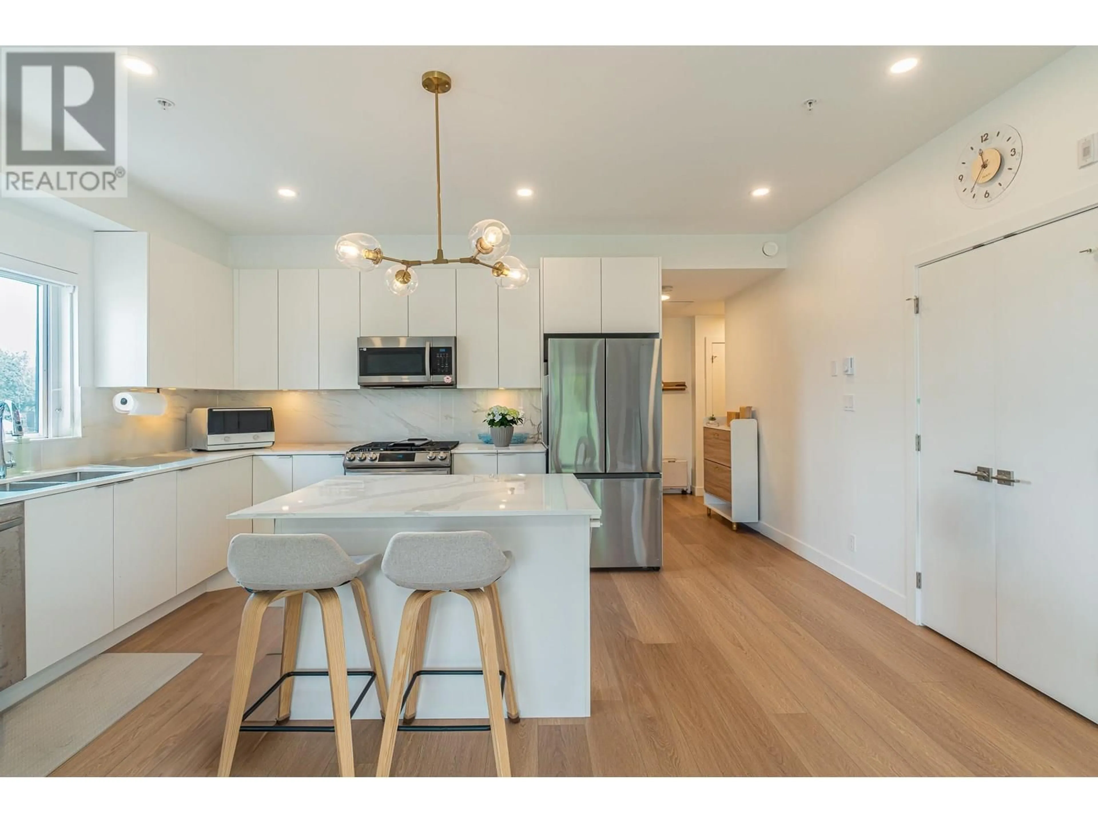 Open concept kitchen, wood/laminate floor for 501 - 2331 KELLY AVENUE, Port Coquitlam British Columbia V3C0T4