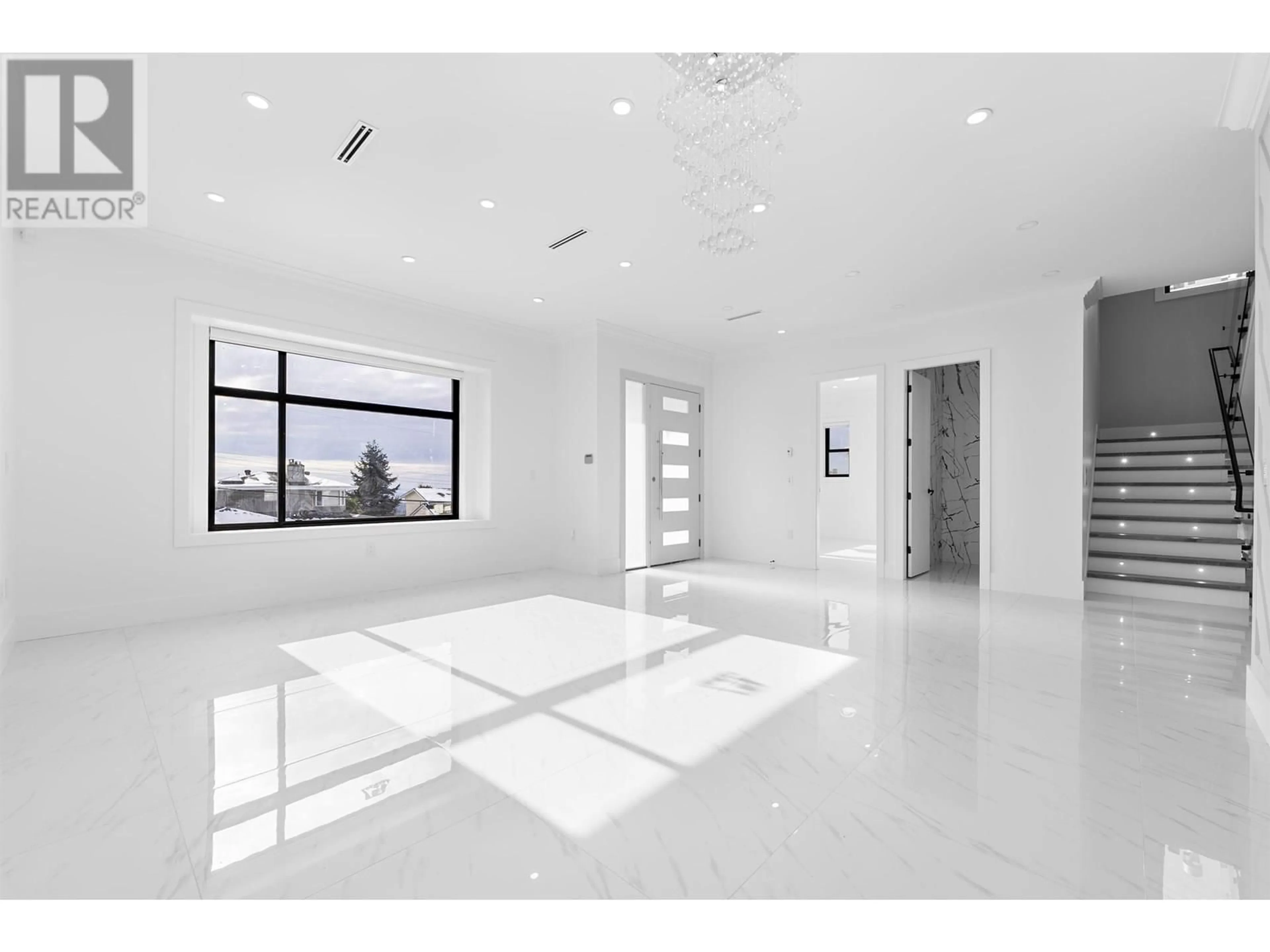 Indoor foyer for 4527 CLINTON STREET, Burnaby British Columbia V5J2K6