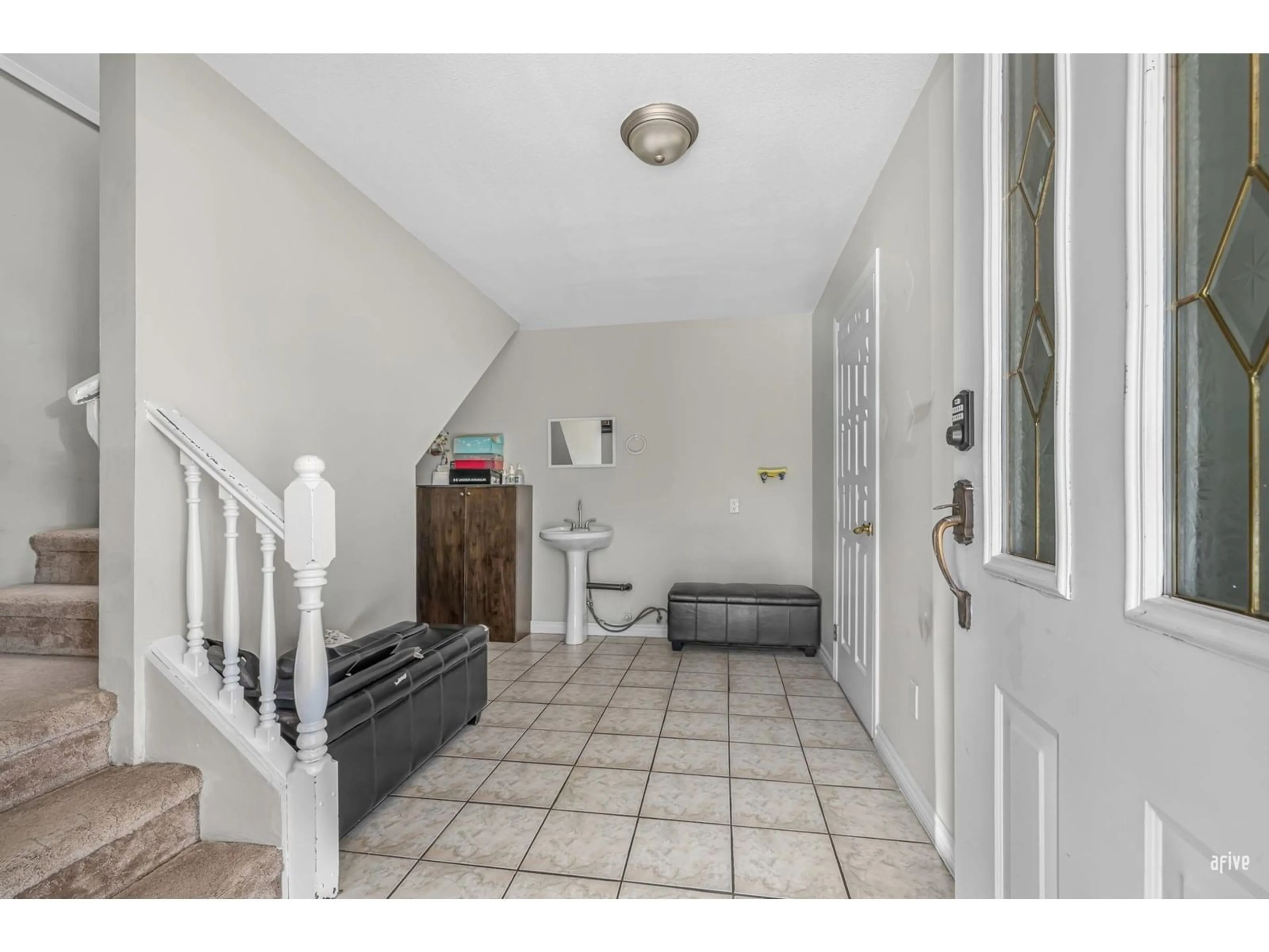 Indoor entryway for 14373 66, Surrey British Columbia V3W2B4